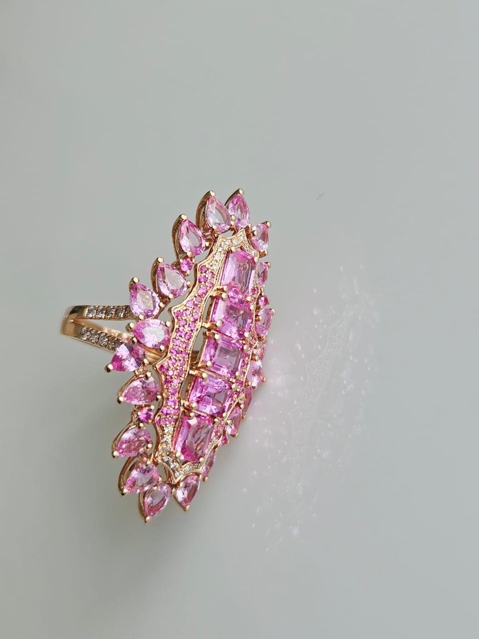 Anillo de cóctel de zafiros rosas de Ceilán y diamantes, engastado en oro rosa de 18 quilates, 5,86 quilates en venta 4