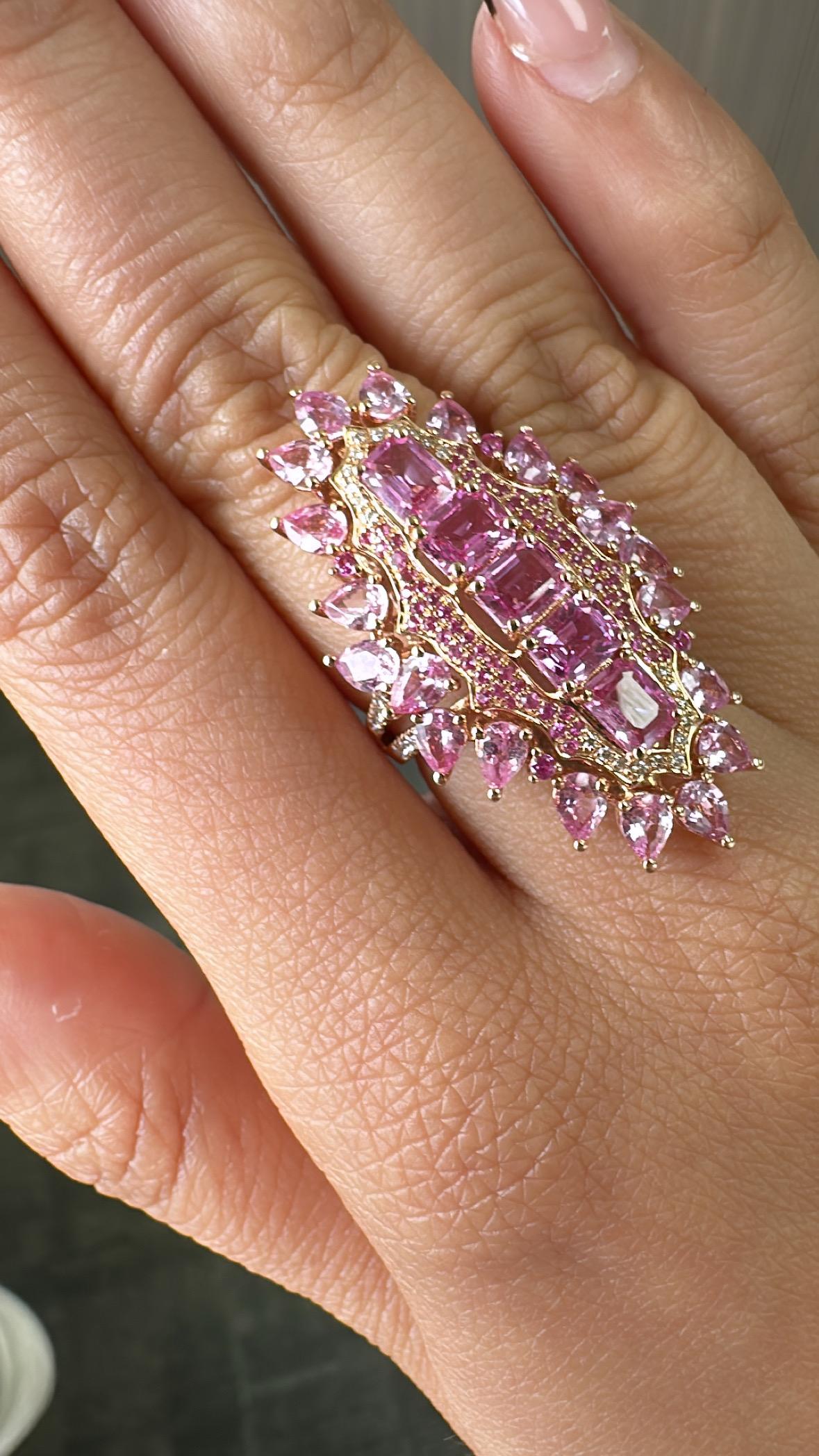 Femenino o masculino Anillo de cóctel de zafiros rosas de Ceilán y diamantes, engastado en oro rosa de 18 quilates, 5,86 quilates en venta