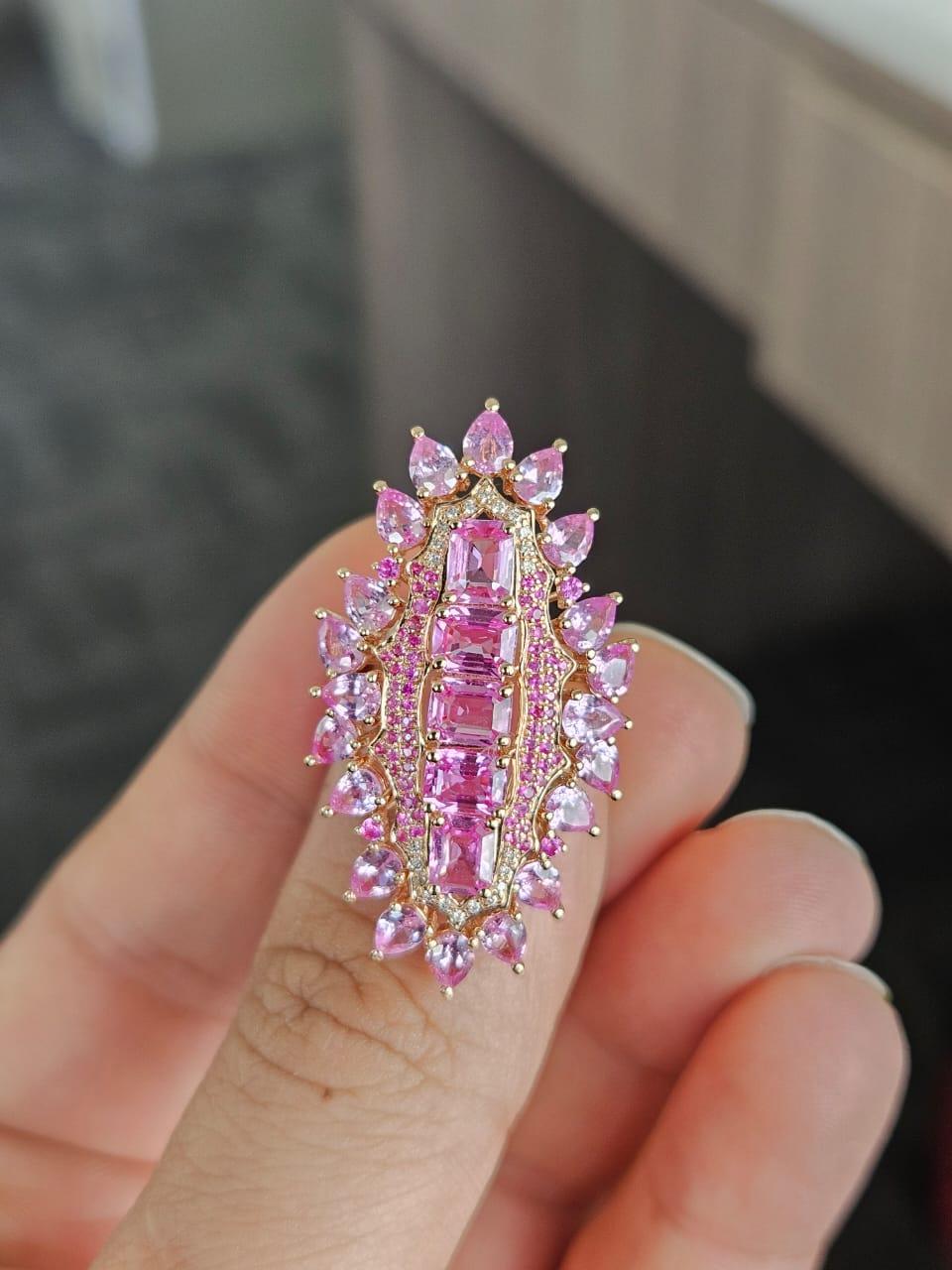 Anillo de cóctel de zafiros rosas de Ceilán y diamantes, engastado en oro rosa de 18 quilates, 5,86 quilates en venta 1