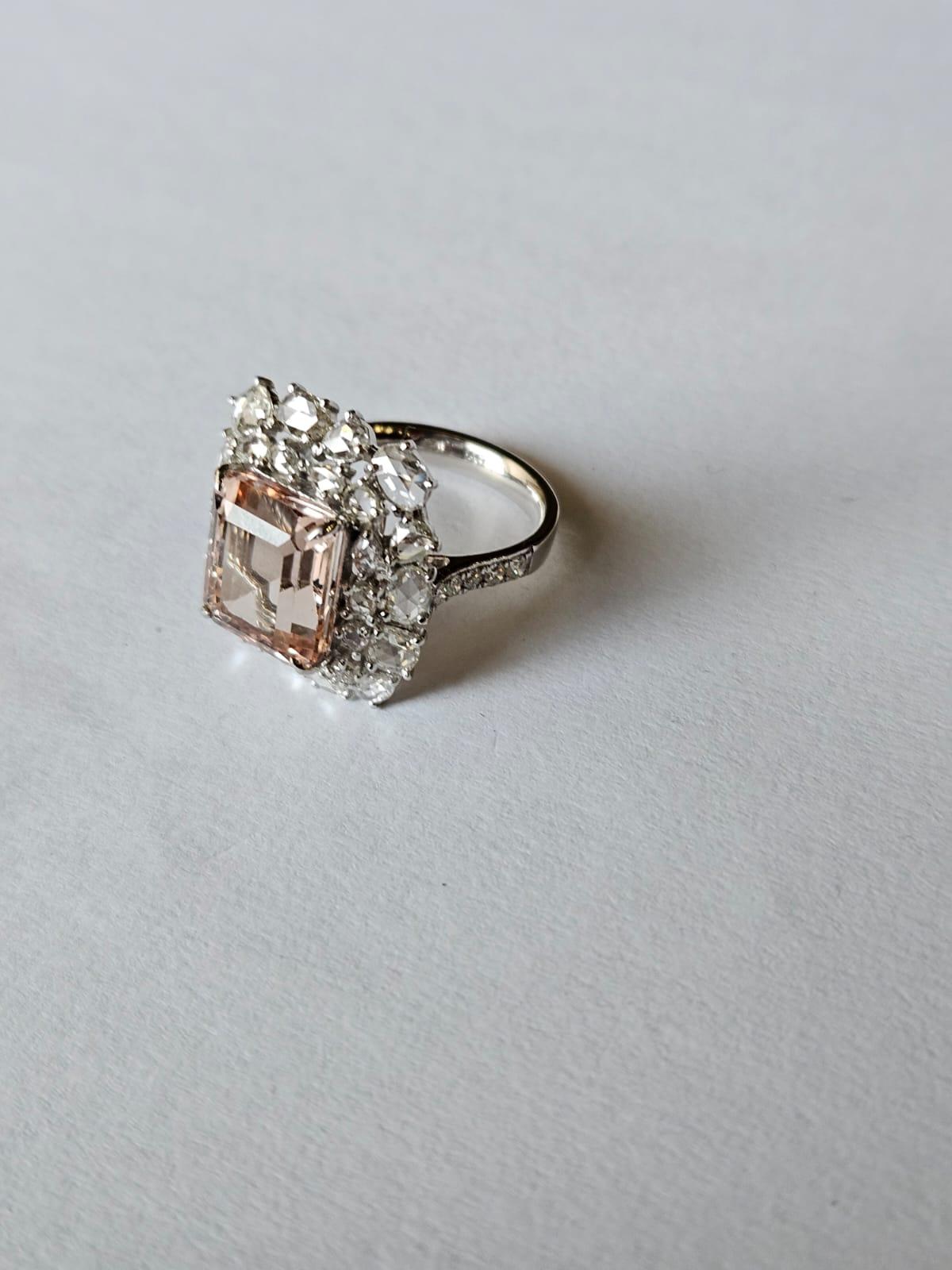 Verlobungsring aus 18 Karat Roségold, 6,26 Karat Morganit und Diamanten im Rosenschliff im Zustand „Neu“ im Angebot in Hong Kong, HK