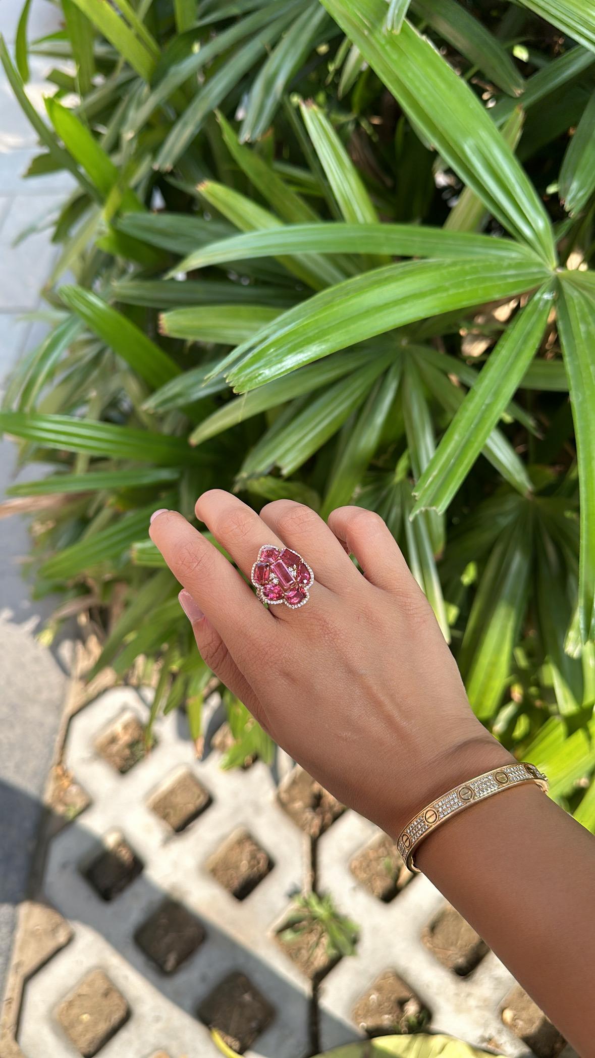 Anello Cocktail Cluster con tormalina e diamanti in oro rosa 18 carati, 8,48 carati In condizioni Nuovo in vendita a Hong Kong, HK