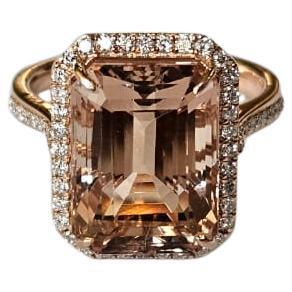 Set in 18K Rose Gold, 8.50 carats, Morganite
Diamonds Engagement Ring