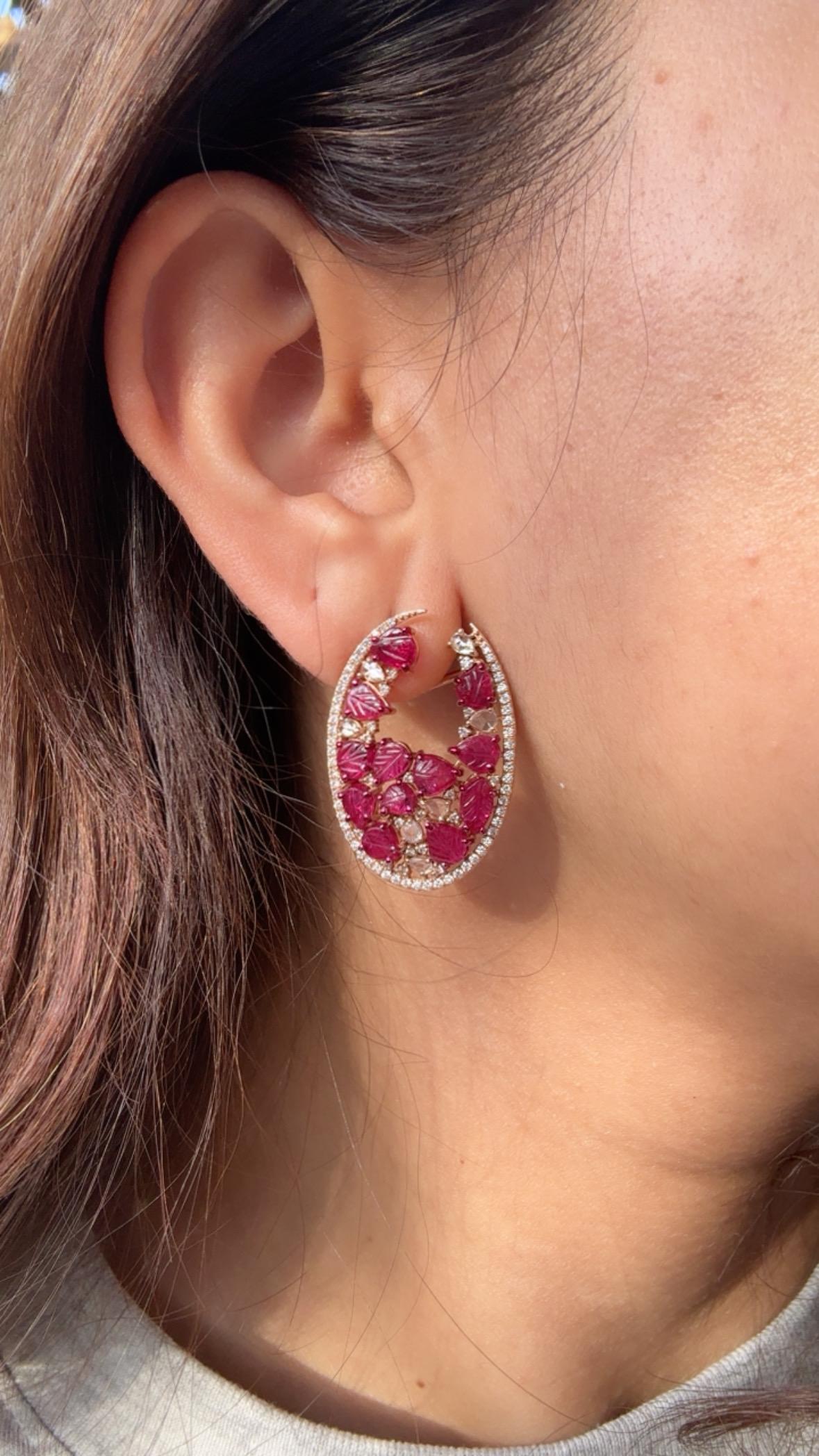 Ohrringe mit geschnitztem Mosambik-Rubin und Diamanten im Rosenschliff, gefasst in 18 Karat Roségold im Angebot 6