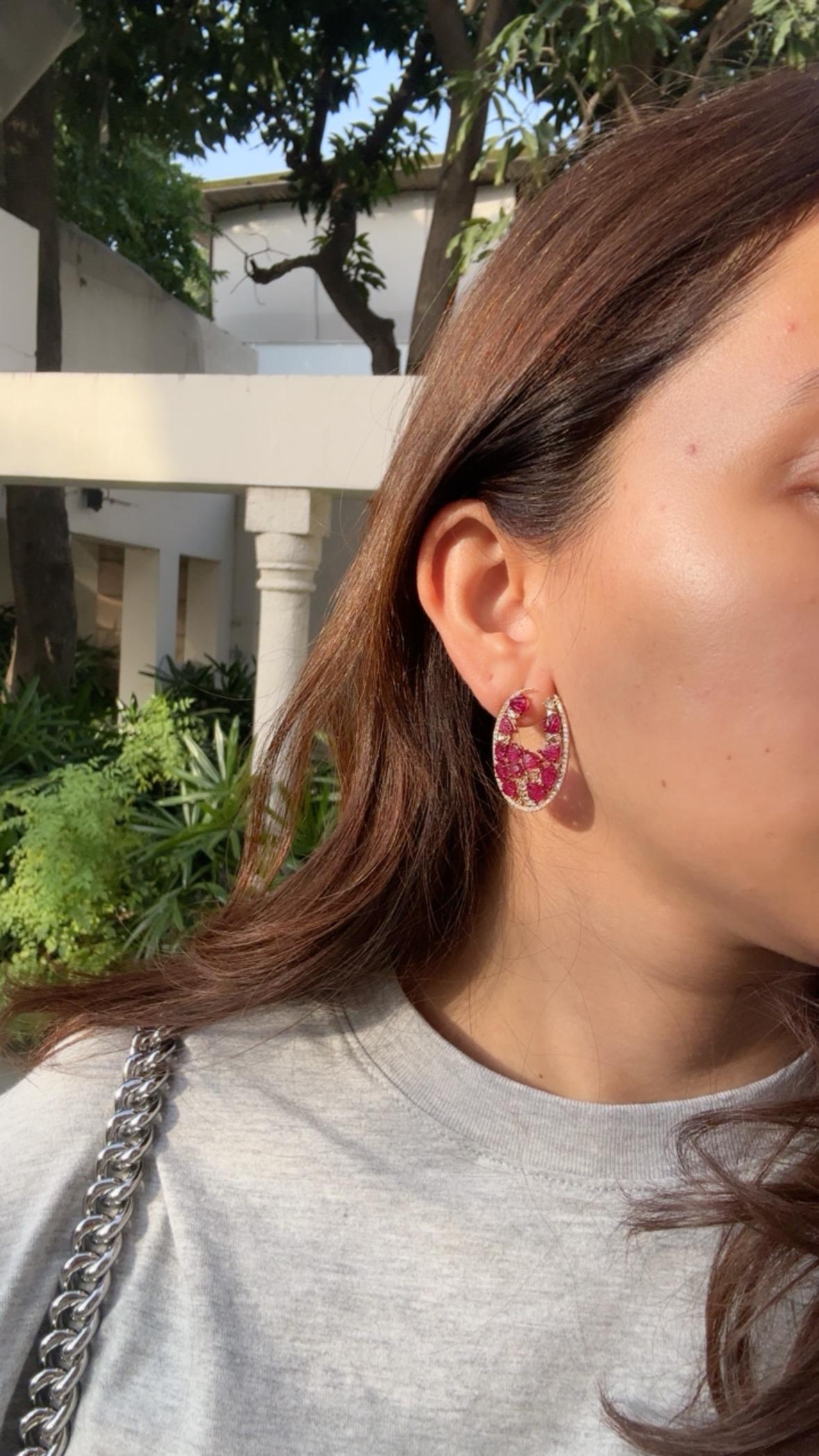 Ohrringe mit geschnitztem Mosambik-Rubin und Diamanten im Rosenschliff, gefasst in 18 Karat Roségold im Angebot 8