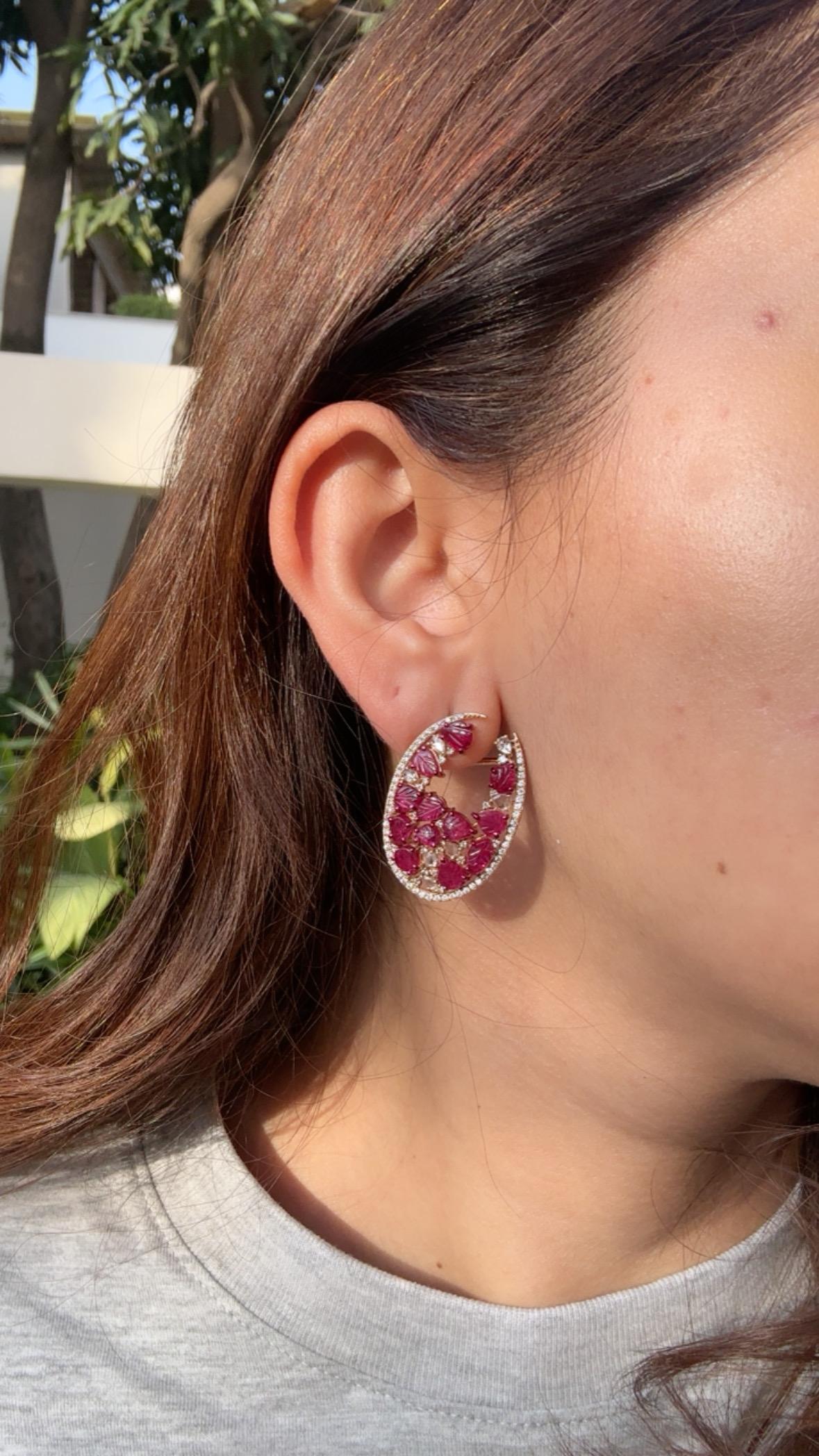 Ohrringe mit geschnitztem Mosambik-Rubin und Diamanten im Rosenschliff, gefasst in 18 Karat Roségold im Angebot 9