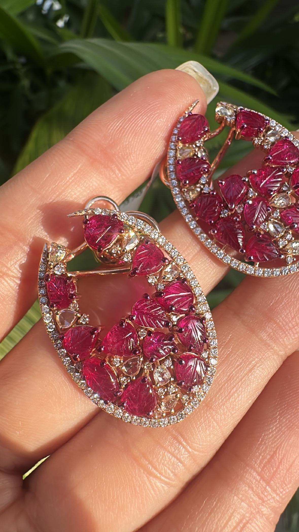 Ohrringe mit geschnitztem Mosambik-Rubin und Diamanten im Rosenschliff, gefasst in 18 Karat Roségold im Angebot 3