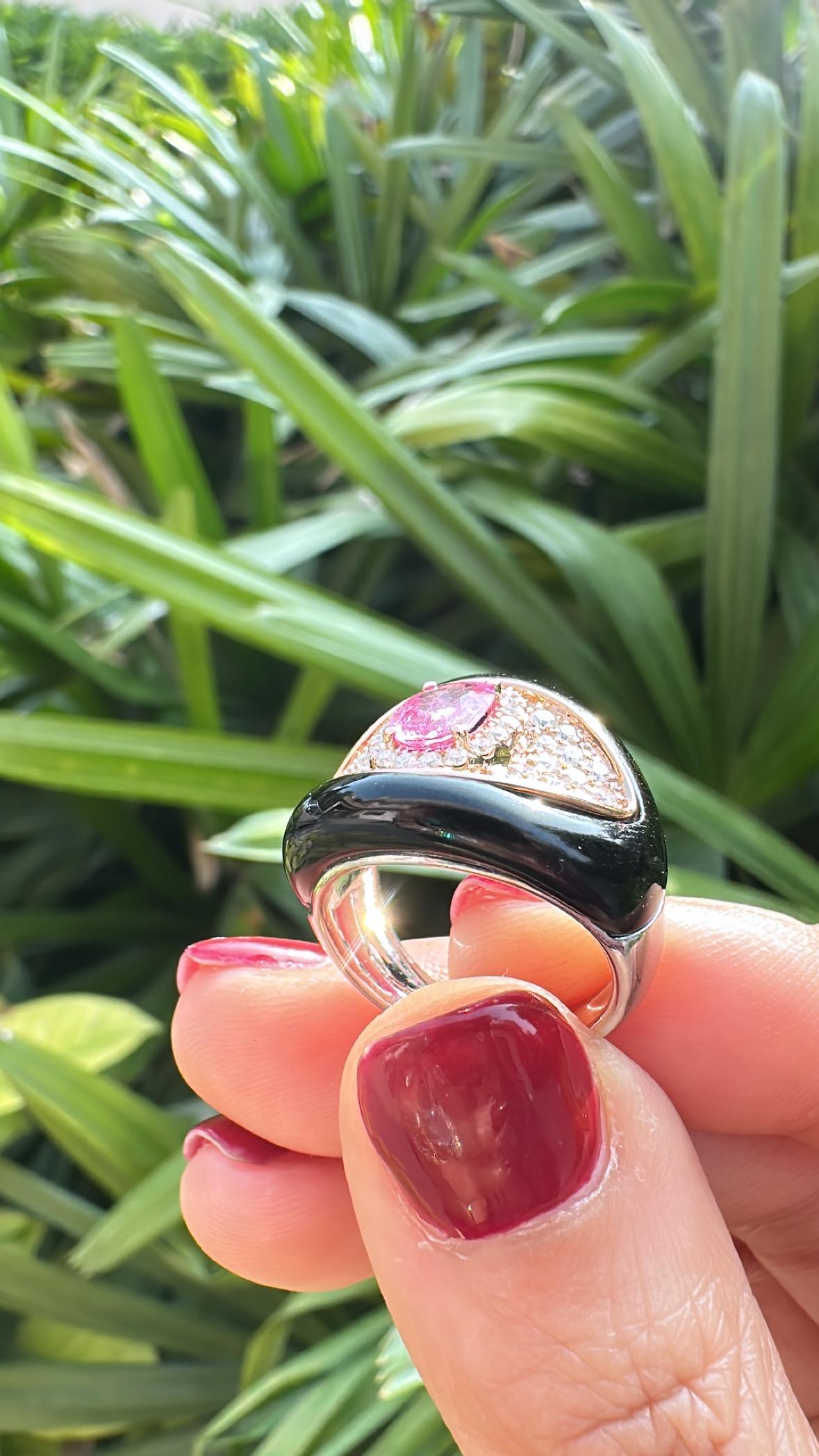 Femenino o masculino Anillo de compromiso en oro rosa de 18 quilates, zafiro rosa de Ceilán, ónice negro y diamante en venta