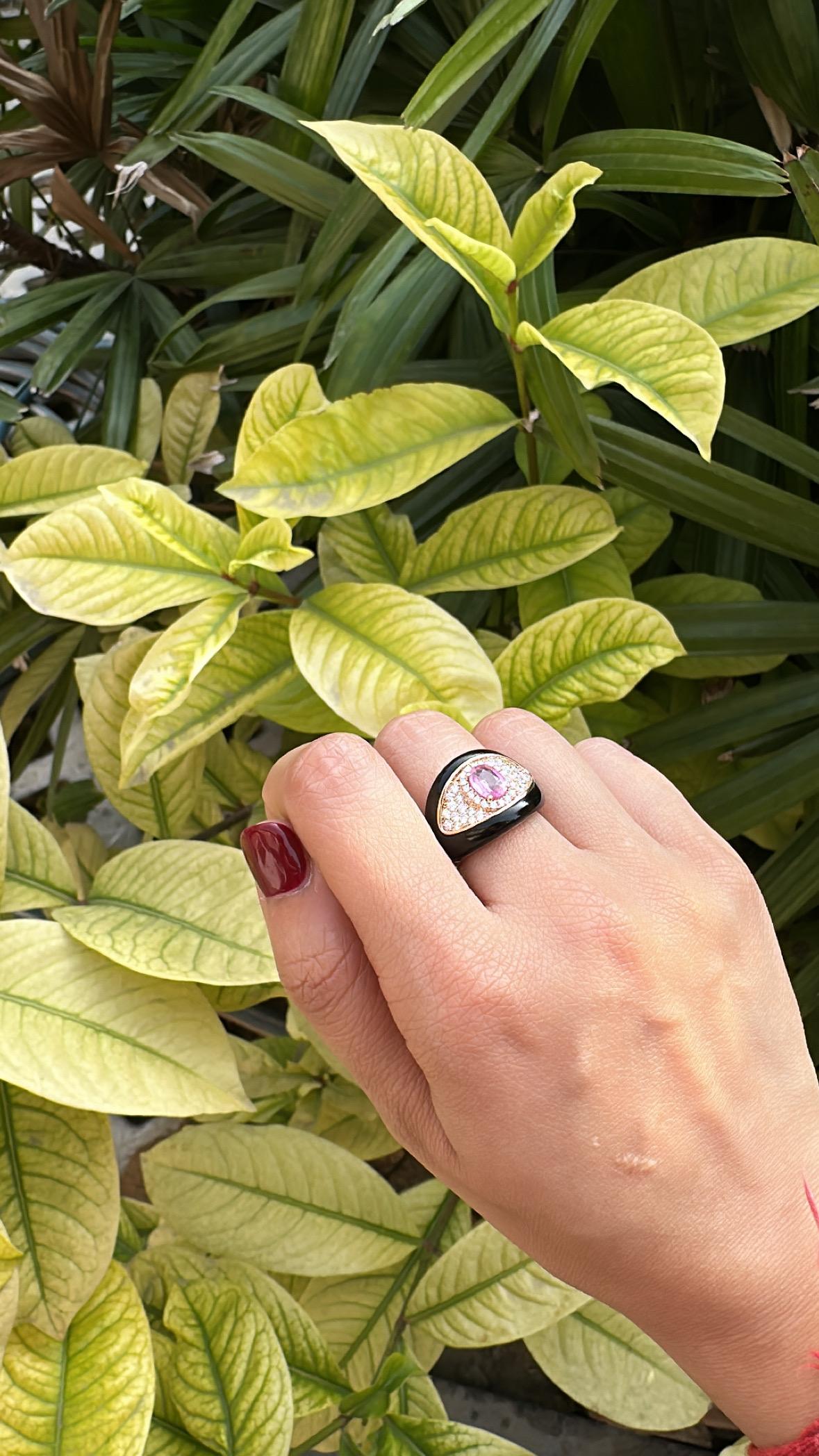 Anillo de compromiso en oro rosa de 18 quilates, zafiro rosa de Ceilán, ónice negro y diamante en venta 1