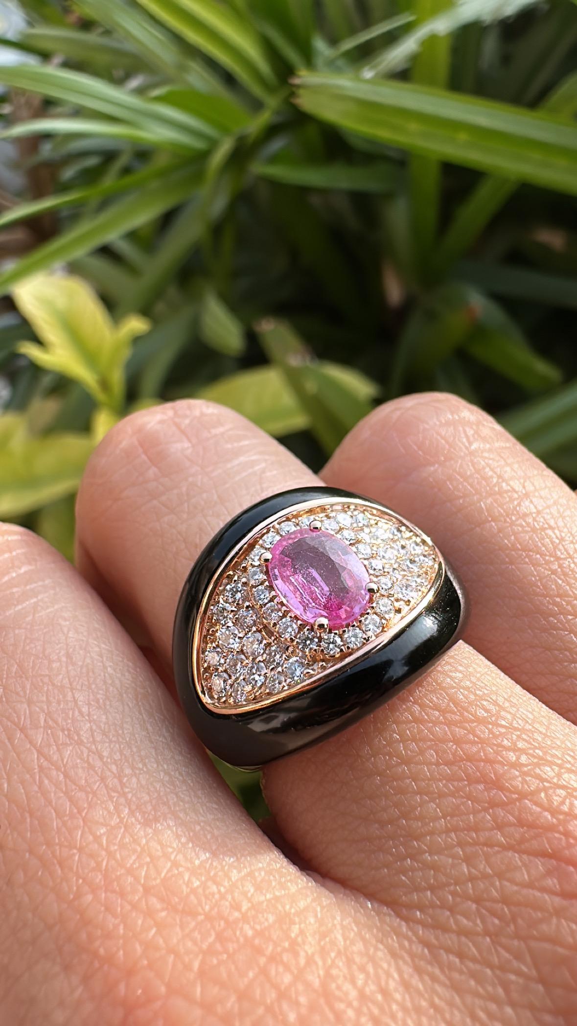 Anillo de compromiso en oro rosa de 18 quilates, zafiro rosa de Ceilán, ónice negro y diamante en venta 2