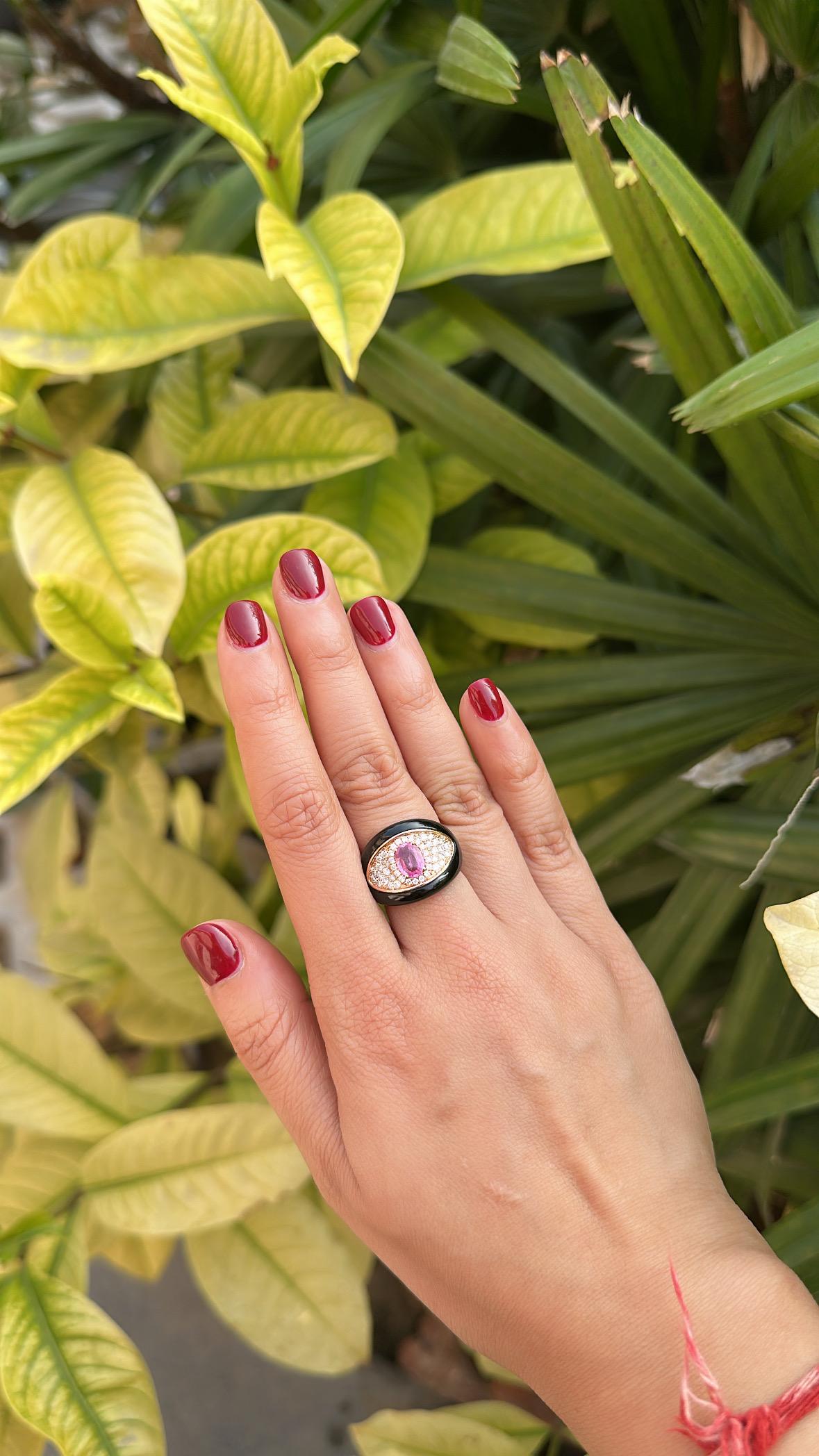 Anillo de compromiso en oro rosa de 18 quilates, zafiro rosa de Ceilán, ónice negro y diamante en venta 3