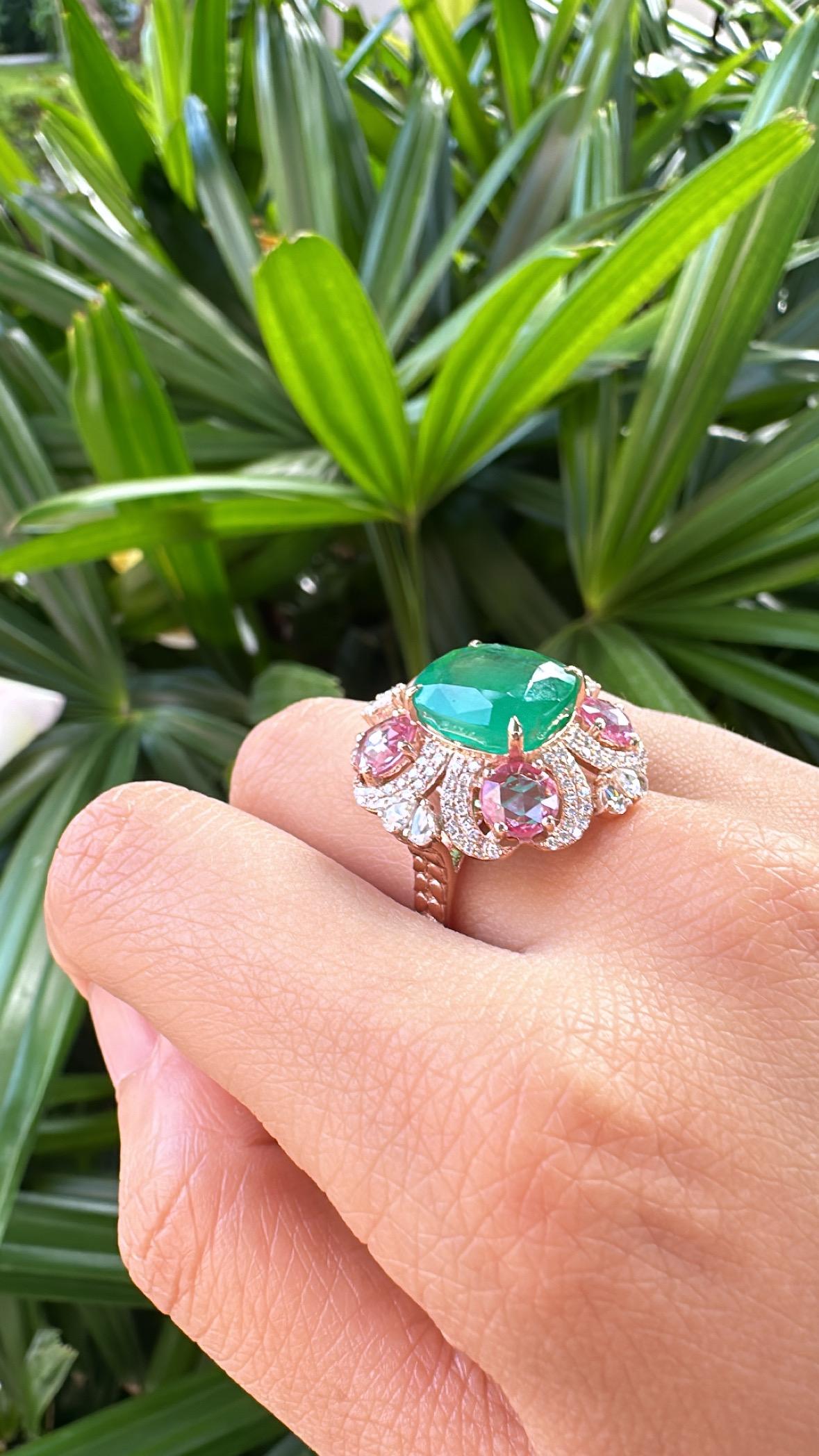 Set in 18K Rose Gold, Emerald, Pink Sapphires & Rose Cut Diamonds Cocktail Ring For Sale 5