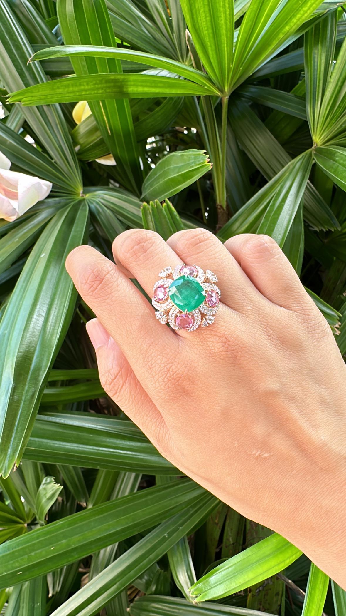 Set in 18K Rose Gold, Emerald, Pink Sapphires & Rose Cut Diamonds Cocktail Ring For Sale 3