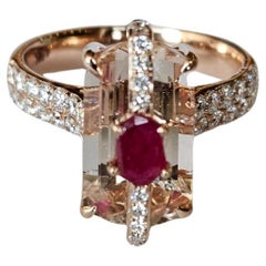 Verlobungsring aus 18 Karat Roségold, Morganit, Mosambik-Rubin und Diamanten