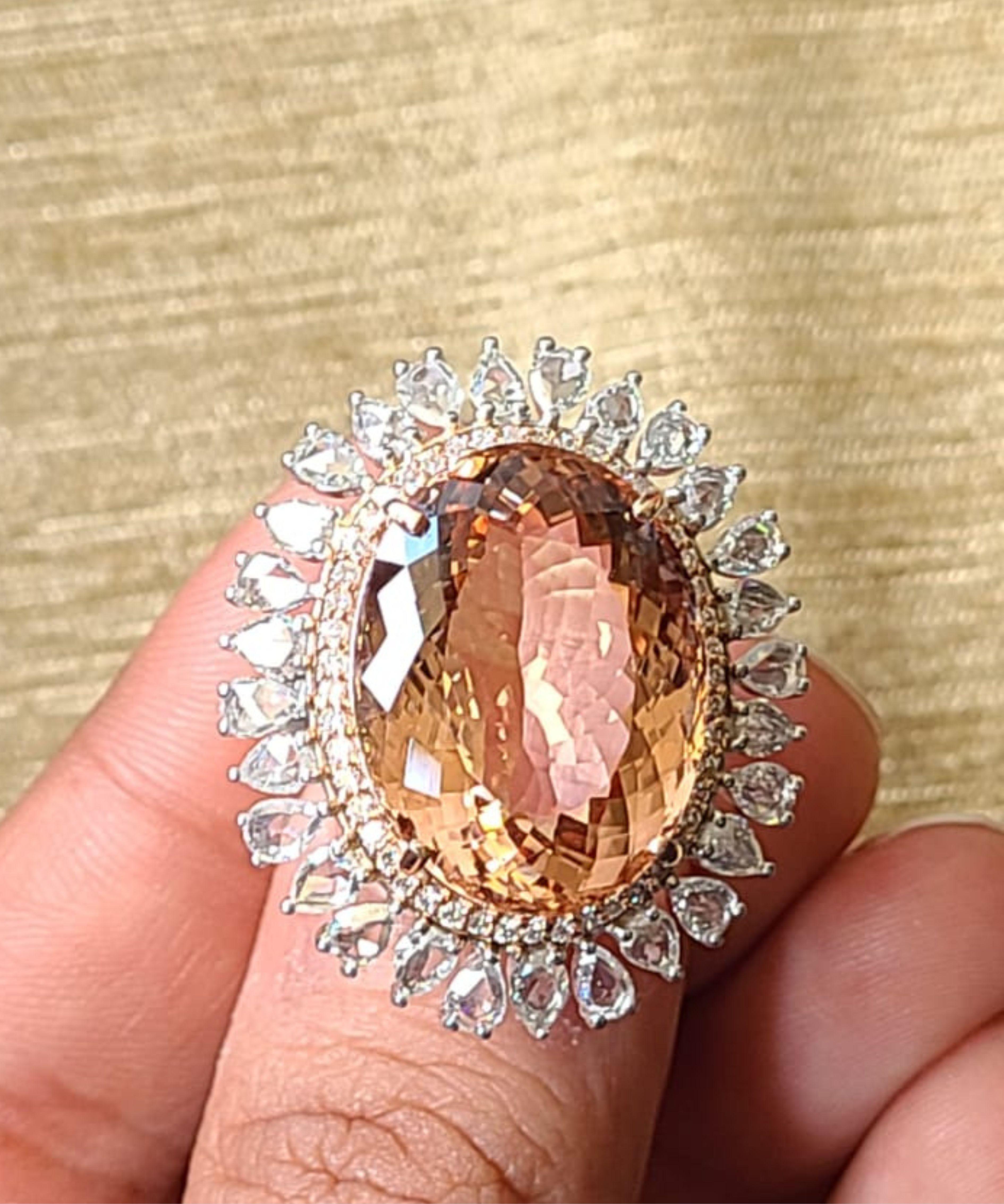 Set in 18K Rose Gold, Natural Morganite & Rose Cut Diamonds Cocktail Ring In New Condition For Sale In Hong Kong, HK