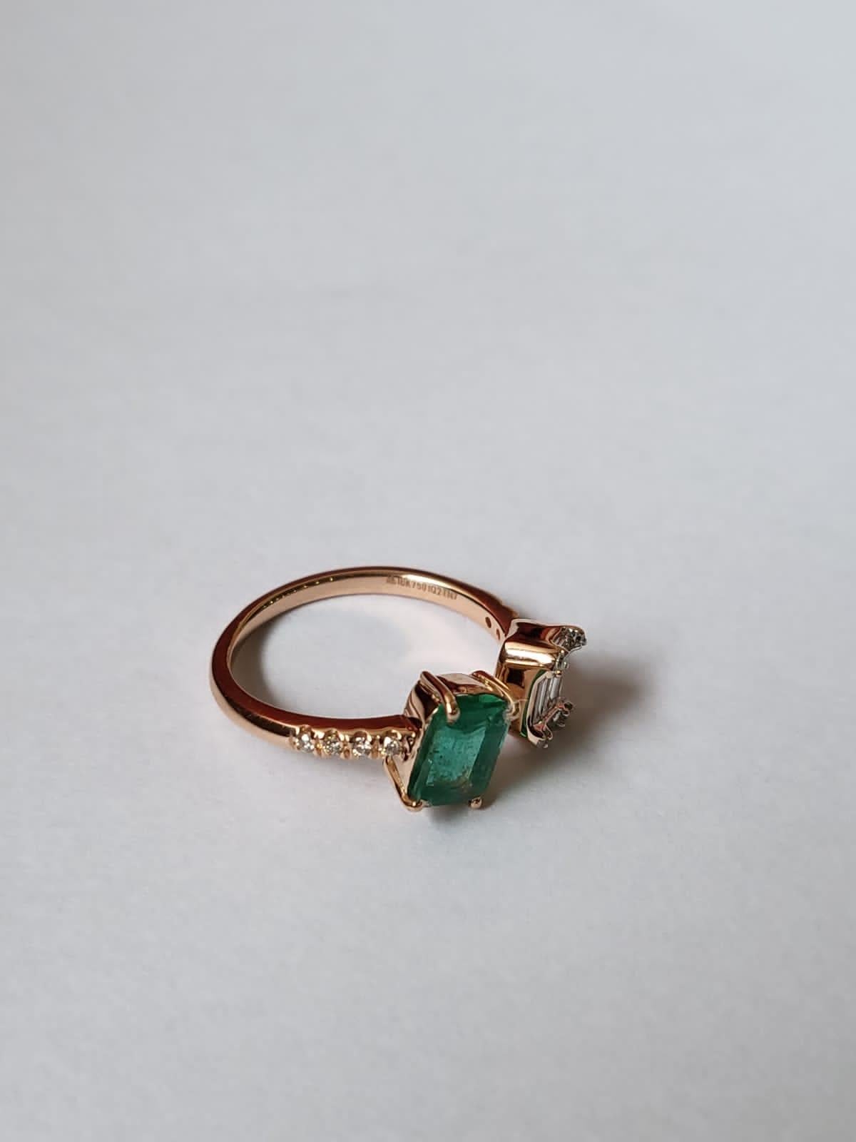 Women's or Men's Set in 18K Rose Gold, natural Zambian Emerald & Diamonds Engagement/Cluster Ring For Sale