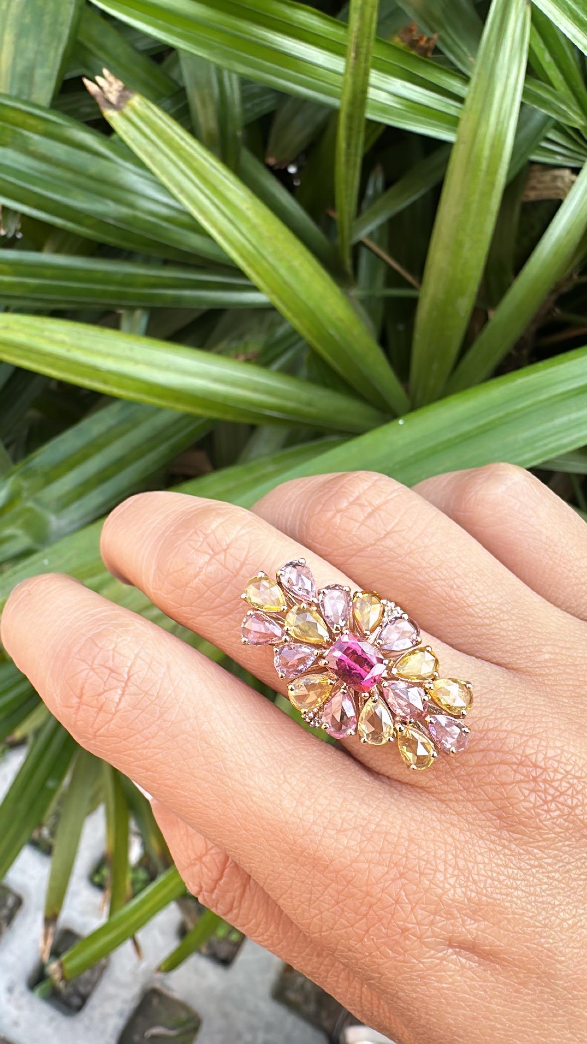 Set in 18 Karat Roségold, rosa Saphiren, Turmalin und Diamant-Cluster-Cocktailring im Angebot 4