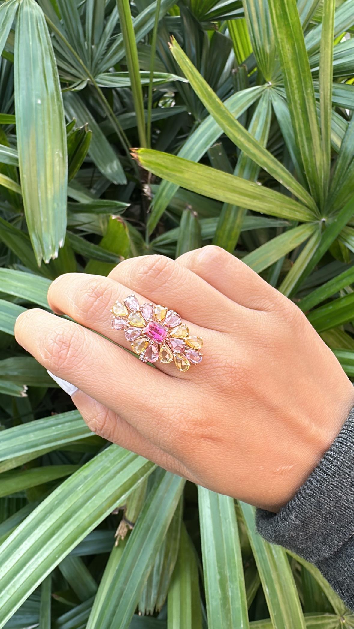 Set in 18 Karat Roségold, rosa Saphiren, Turmalin und Diamant-Cluster-Cocktailring im Angebot 3
