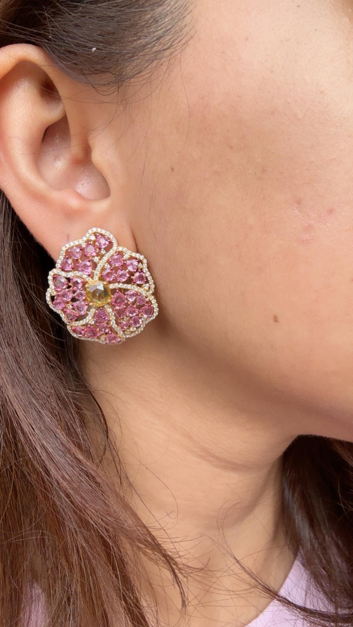 Boucles d'oreilles en or rose 18 carats, saphirs roses, saphirs jaunes et diamants en vente 3