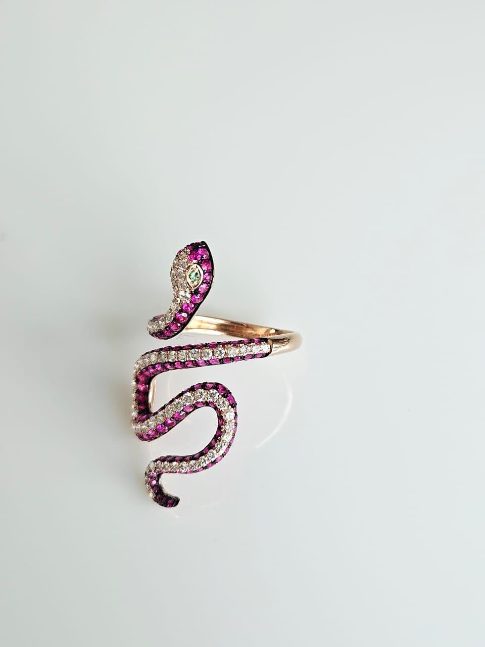Anillo Cóctel Serpiente Engastado en Oro Rosa de 18K, Rubí, Tsavorita y Diamantes en Nuevo Estado en Hong Kong, HK