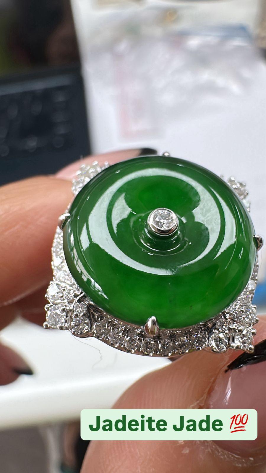 Verlobungsring aus 18 Karat Weißgold, 10,07 Karat, Jadeit, Jade und Diamanten für Damen oder Herren im Angebot