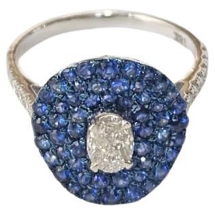 Anello di fidanzamento in oro bianco 18 carati, zaffiri blu e diamanti da 1,16 carati in vendita