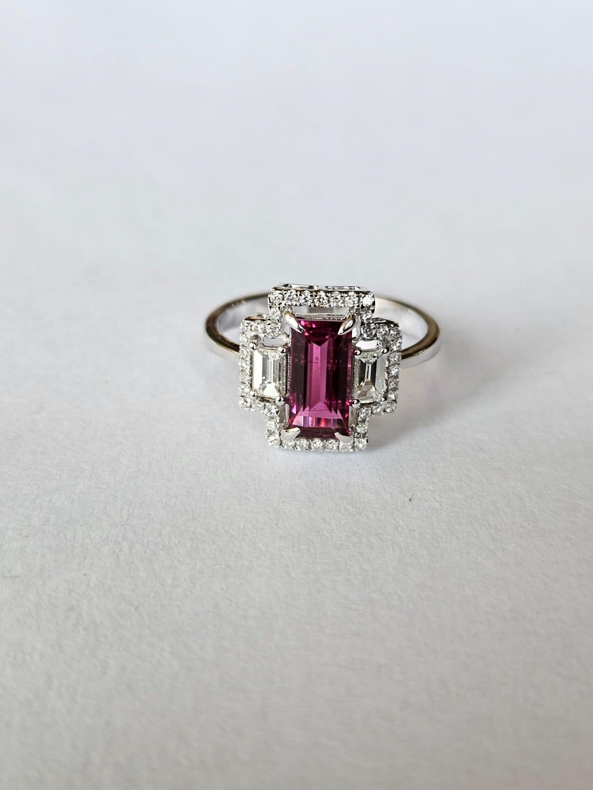 Set in 18K White Gold, 1.26 carats Rubellite & Baguette Diamonds Engagement Ring In New Condition For Sale In Hong Kong, HK