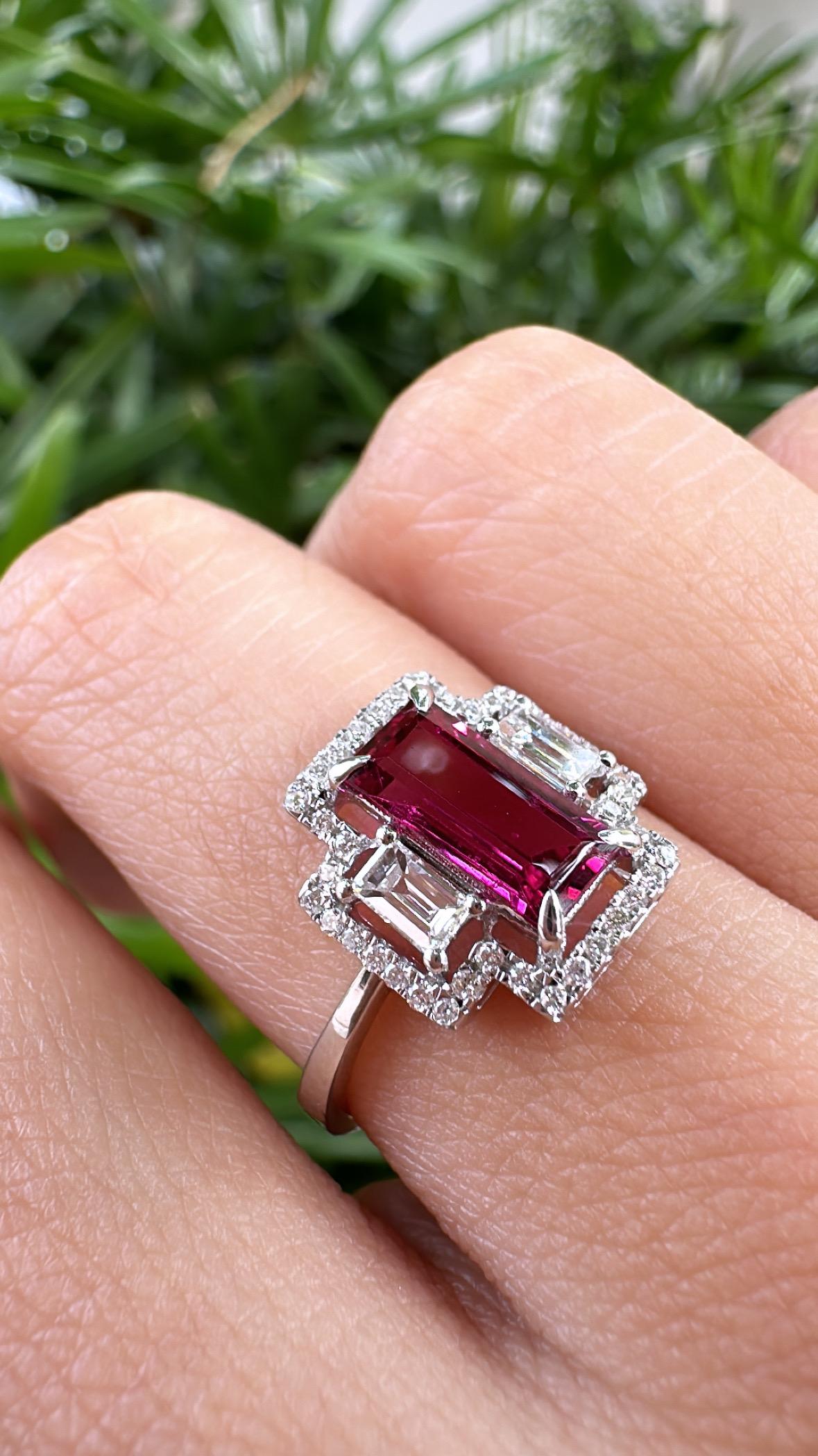 Set in 18K White Gold, 1.26 carats Rubellite & Baguette Diamonds Engagement Ring For Sale 1