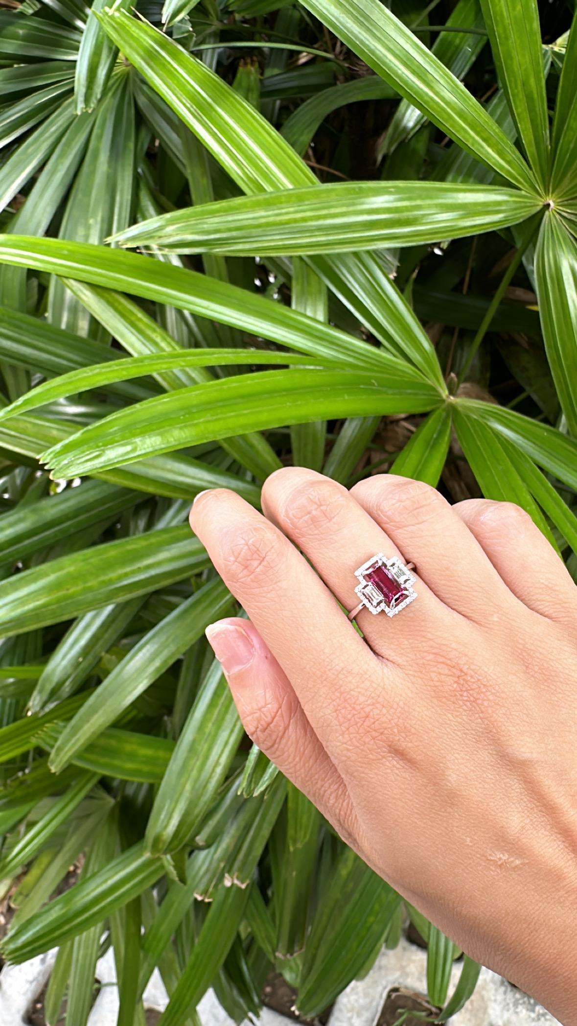 Set in 18K White Gold, 1.26 carats Rubellite & Baguette Diamonds Engagement Ring For Sale 2