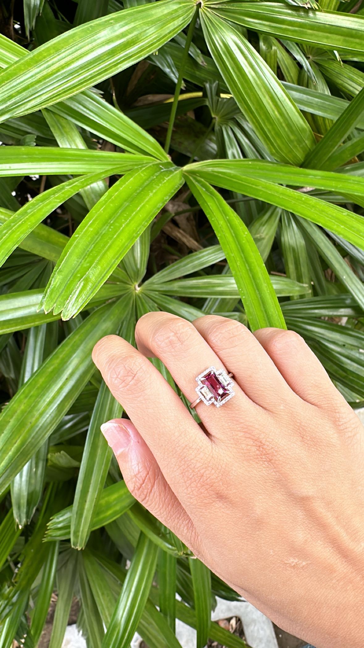 Set in 18K White Gold, 1.26 carats Rubellite & Baguette Diamonds Engagement Ring For Sale 3