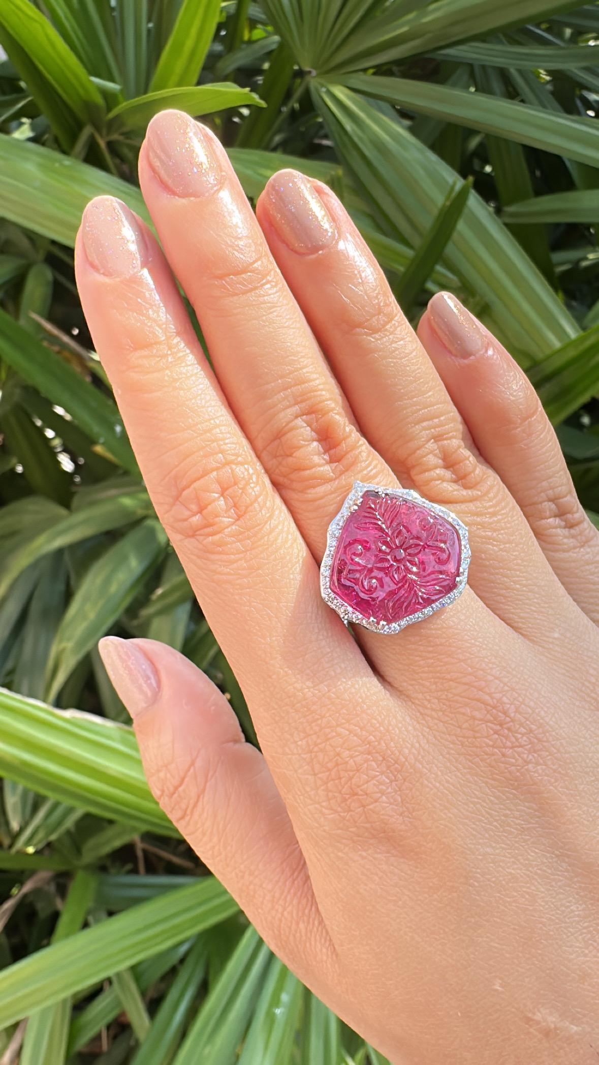 Set in 18K white Gold, 13.38 carats, carved Rubellite & Diamonds Cocktail Ring 4