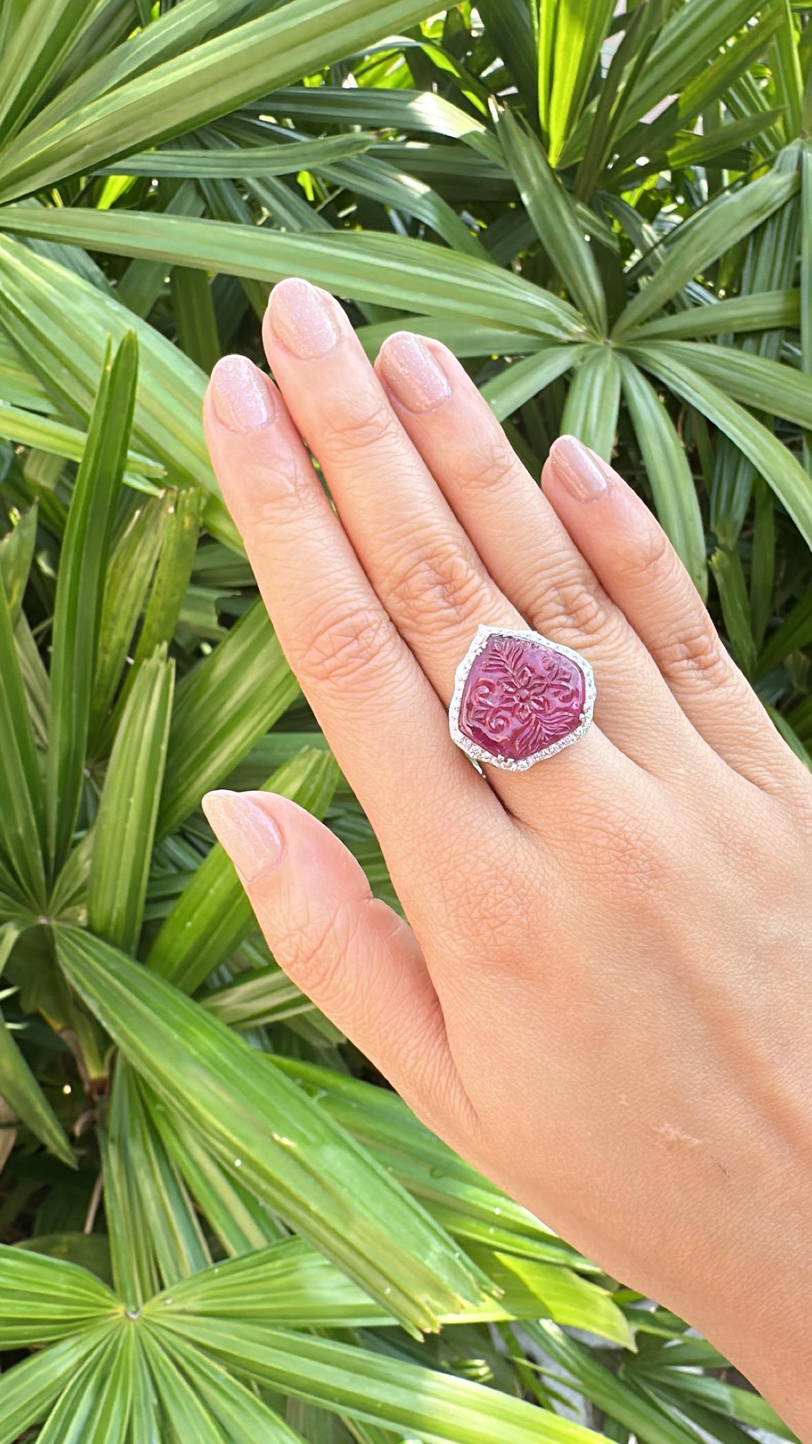 Set in 18K white Gold, 13.38 carats, carved Rubellite & Diamonds Cocktail Ring 2