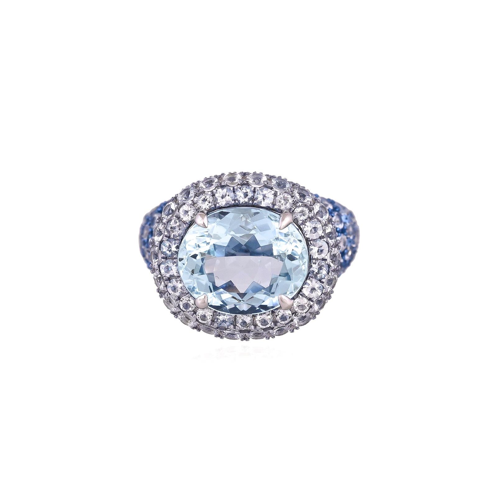 Set in 18K white Gold, 13.55 carats, Aquamarine & Diamonds Cocktail Ring For Sale 7