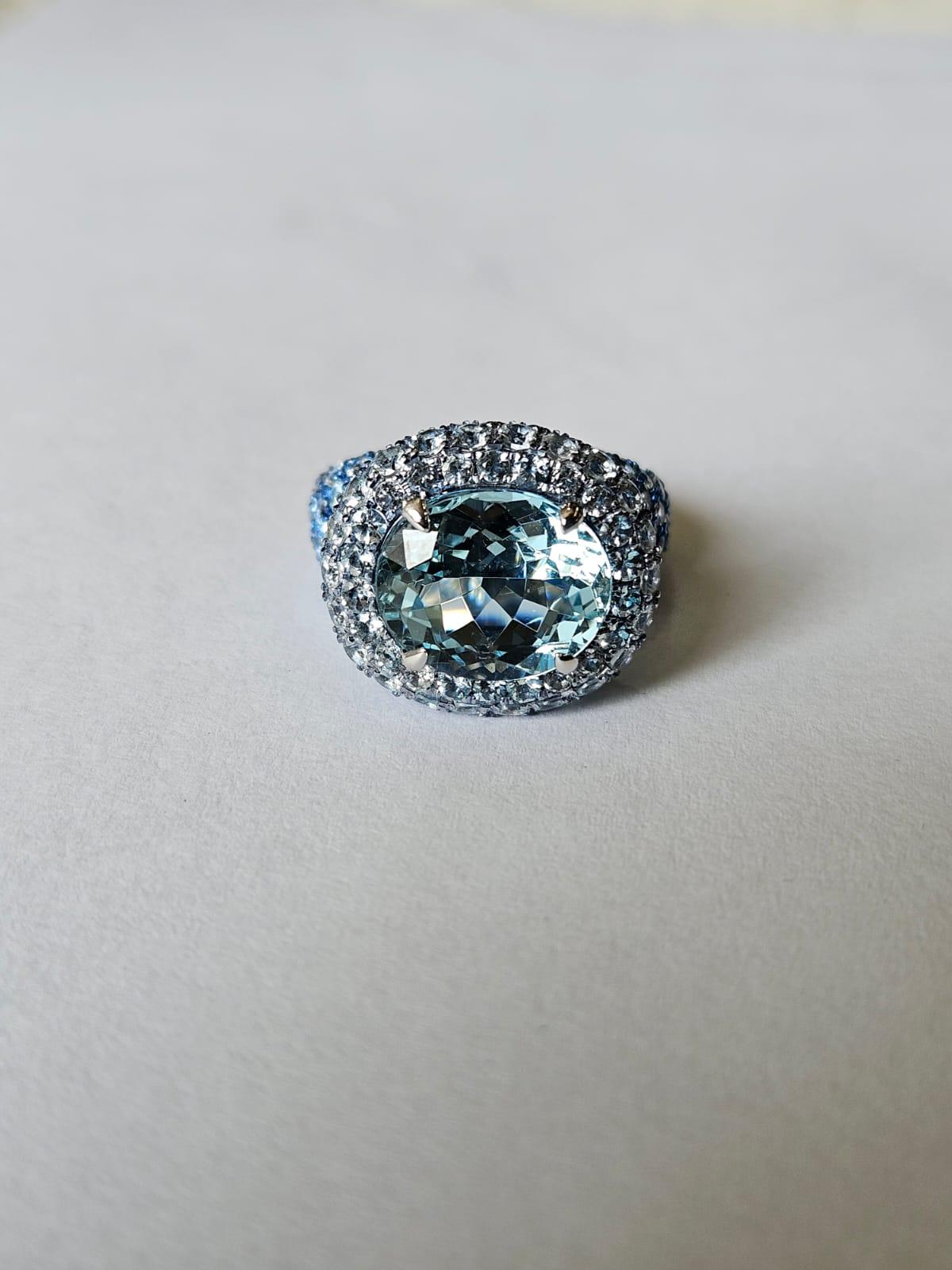 Anello da cocktail con acquamarina e diamanti in oro bianco 18 carati, 13,55 carati In condizioni Nuovo in vendita a Hong Kong, HK