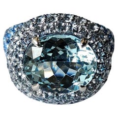 Set in 18K white Gold, 13.55 carats, Aquamarine & Diamonds Cocktail Ring