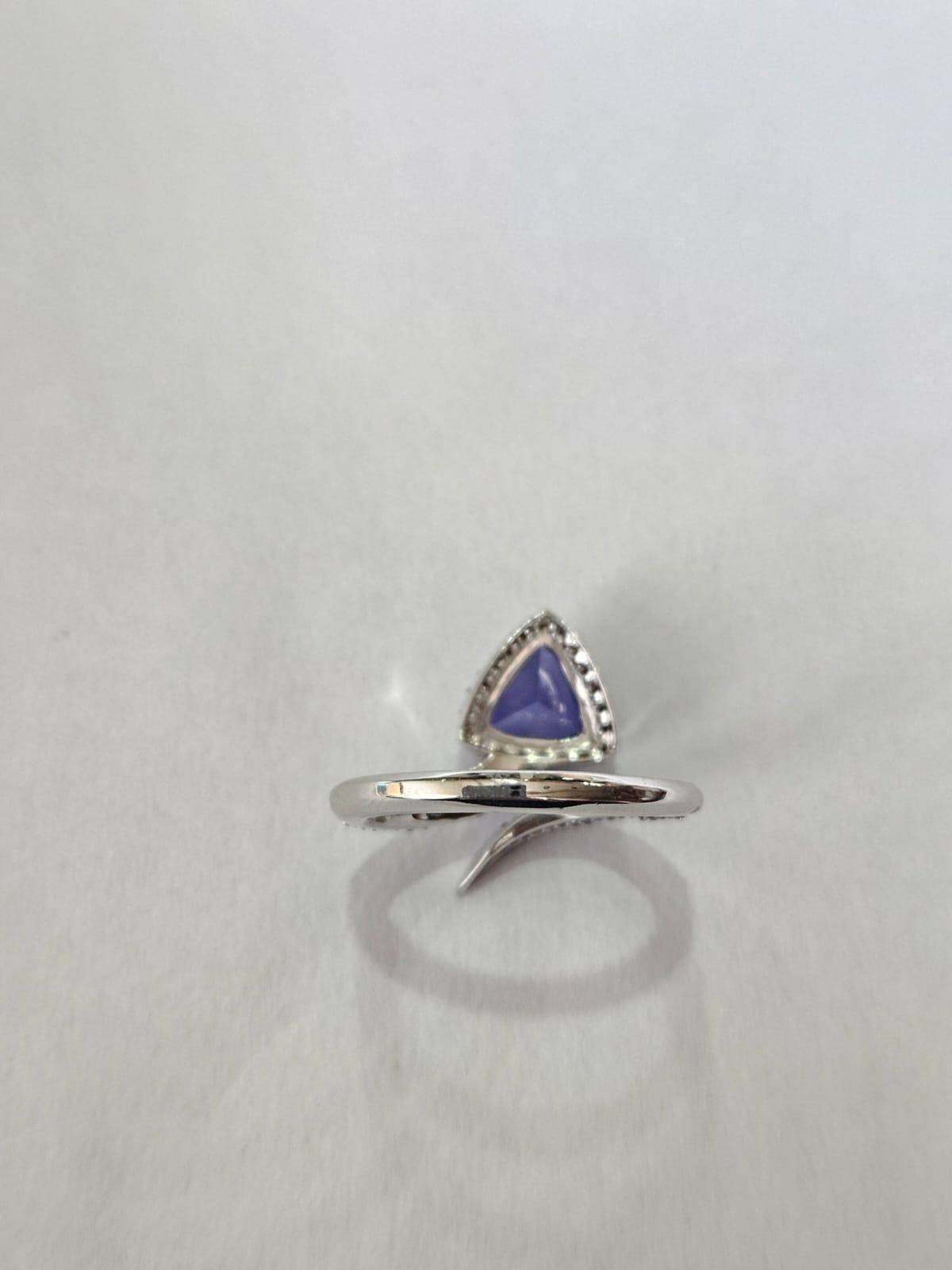 Anillo de compromiso moderno de tanzanita y diamantes, engastado en oro blanco de 18 quilates, 1,58 quilates Moderno en venta