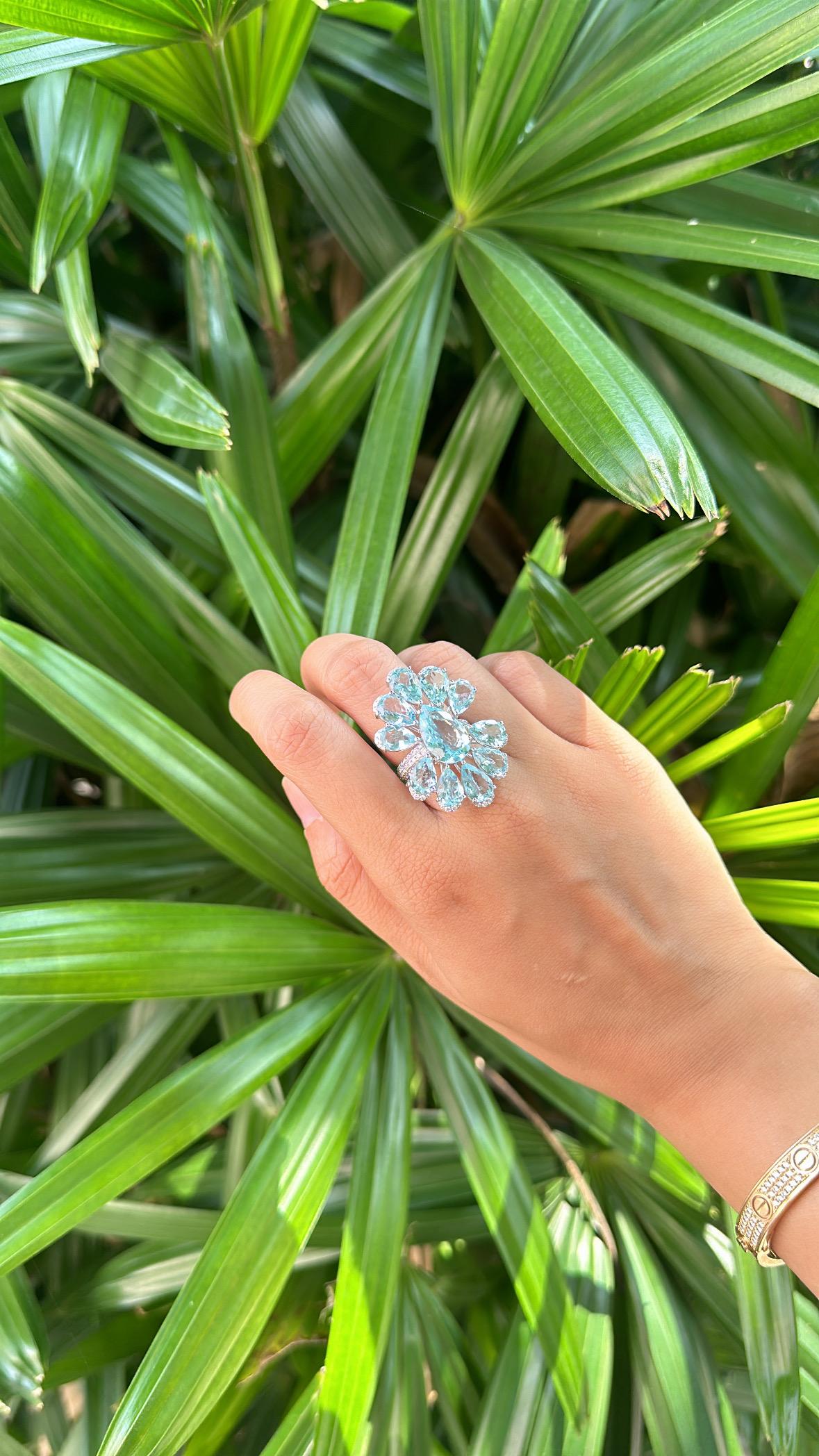 Set in 18K White Gold, 16.20 carats Aquamarine & Diamond oversized Cocktail Ring For Sale 5