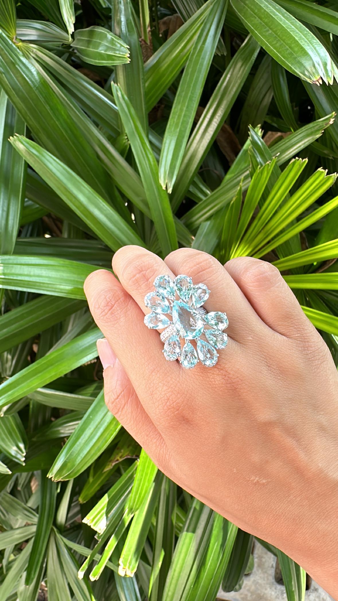 Set in 18K White Gold, 16.20 carats Aquamarine & Diamond oversized Cocktail Ring For Sale 7