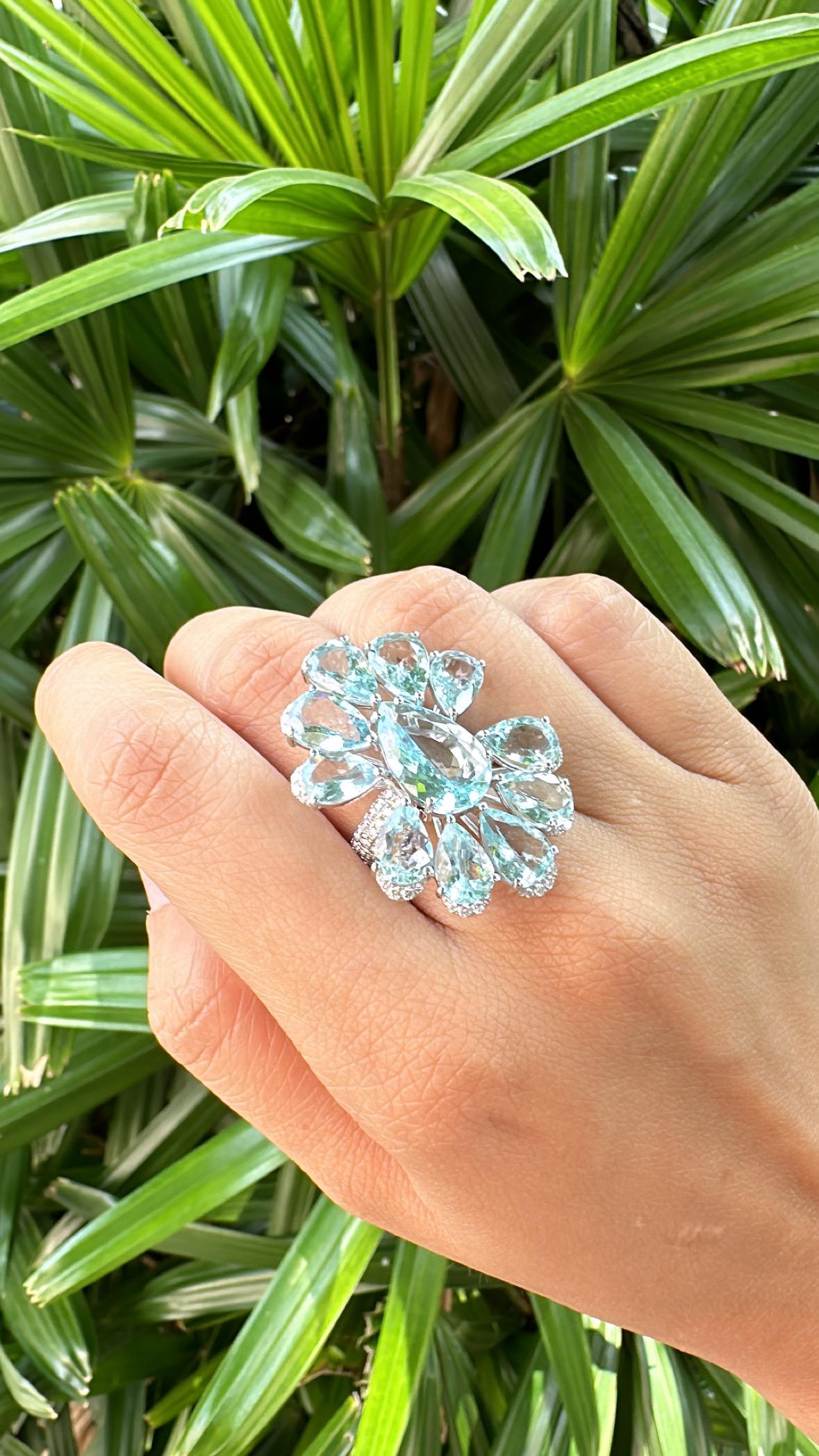 Set in 18K White Gold, 16.20 carats Aquamarine & Diamond oversized Cocktail Ring For Sale 8