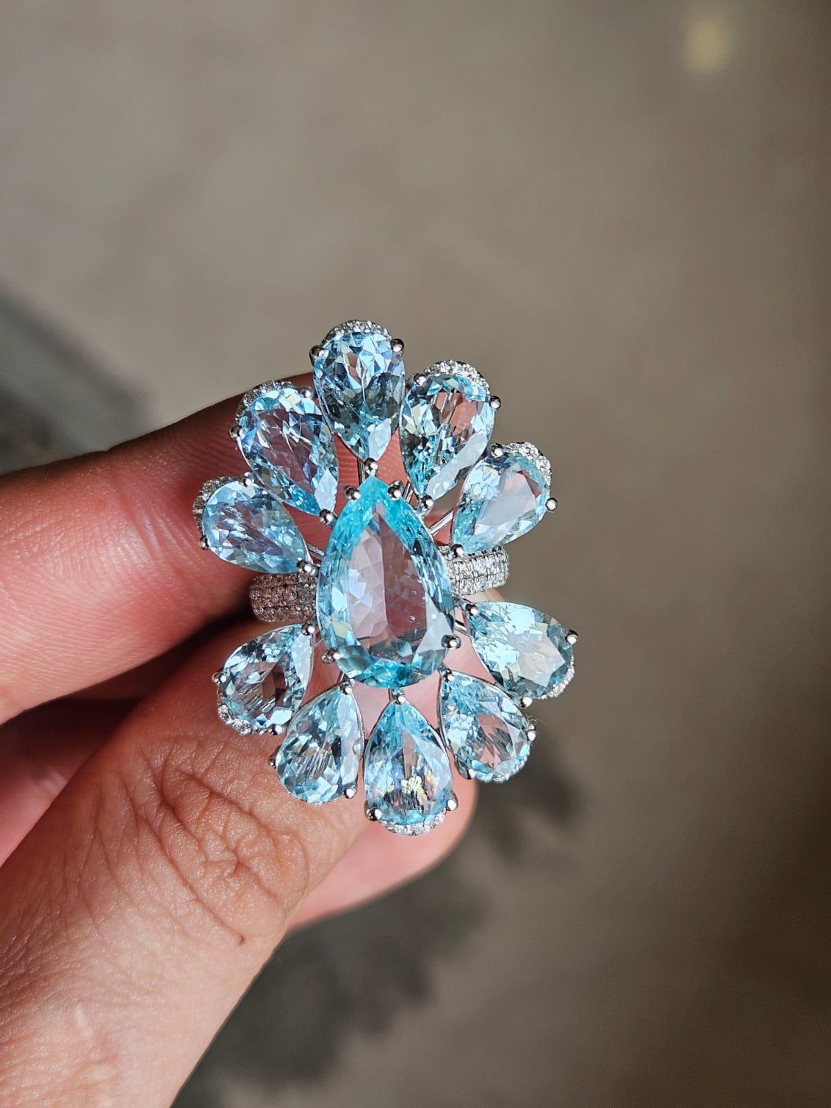 Set in 18K White Gold, 16.20 carats Aquamarine & Diamond oversized Cocktail Ring In New Condition For Sale In Hong Kong, HK