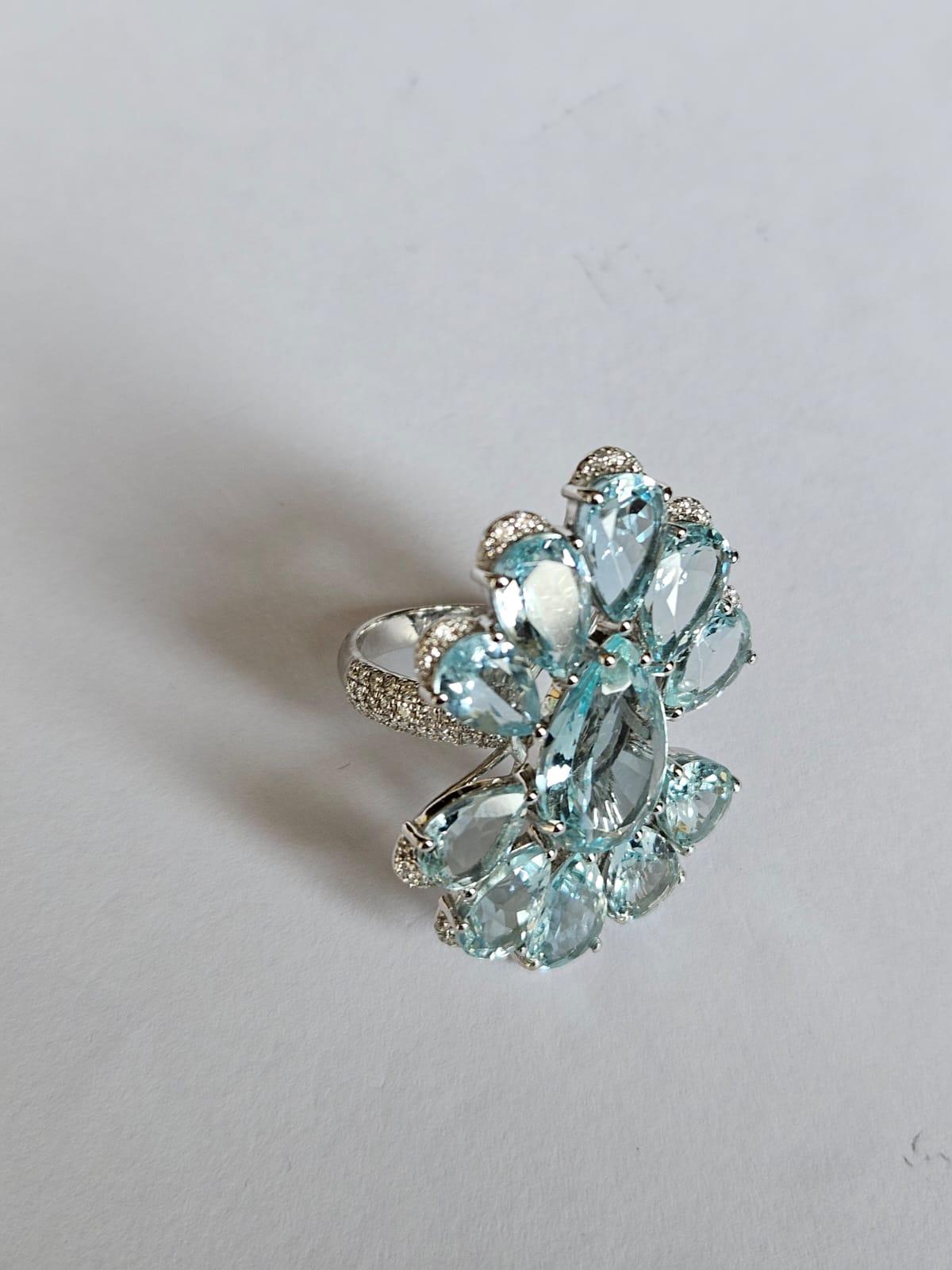 Set in 18K White Gold, 16.20 carats Aquamarine & Diamond oversized Cocktail Ring For Sale 1