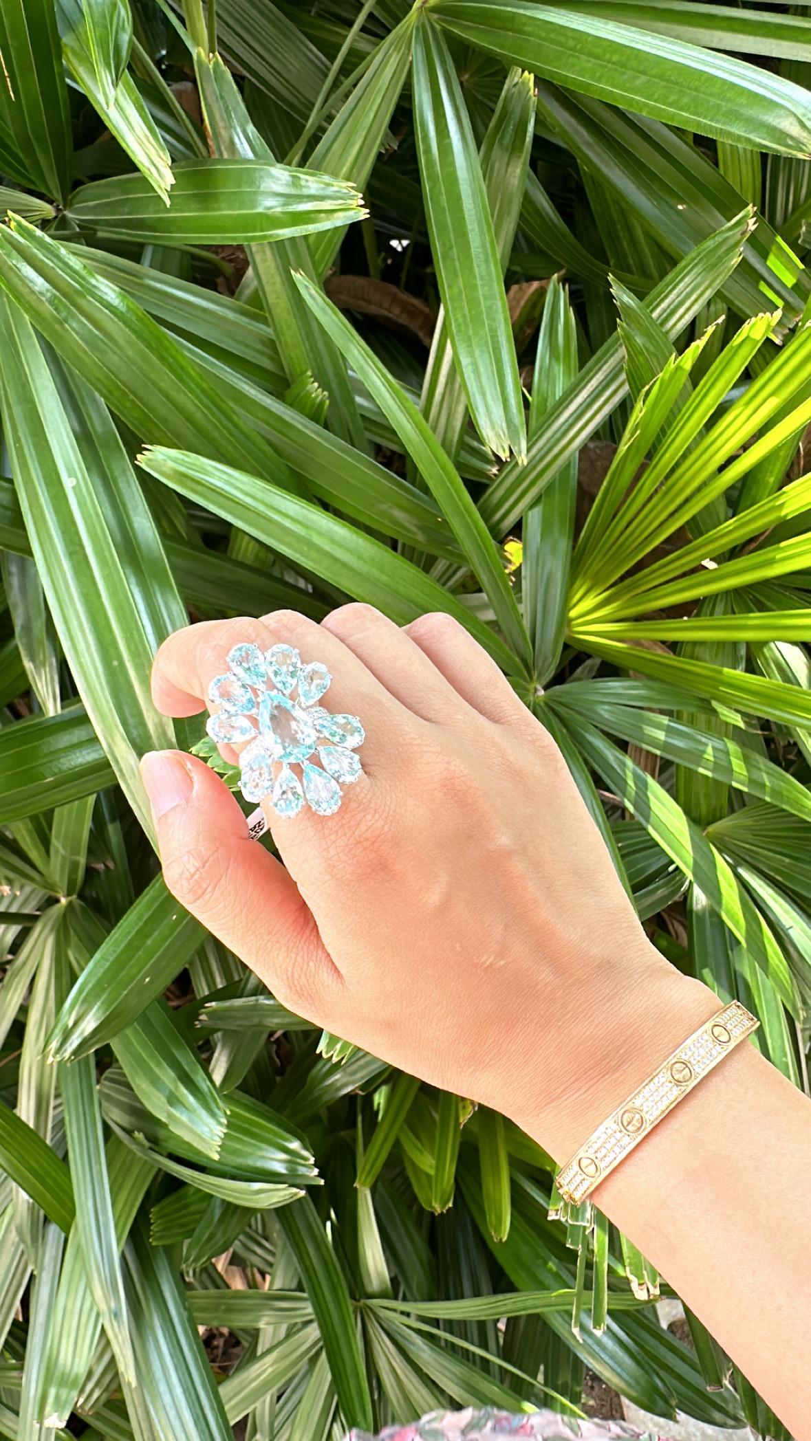 Set in 18K White Gold, 16.20 carats Aquamarine & Diamond oversized Cocktail Ring For Sale 2