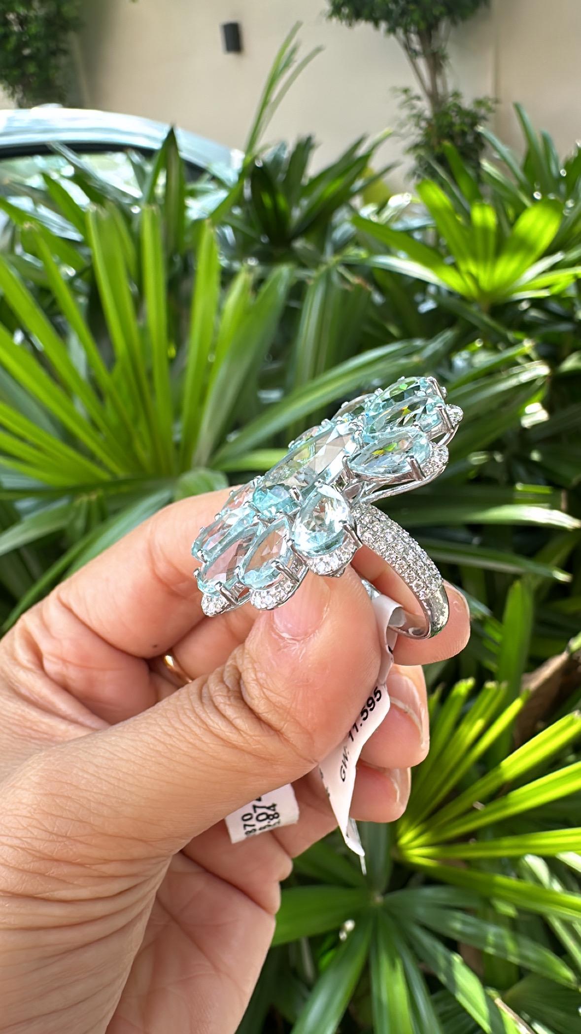 Set in 18K White Gold, 16.20 carats Aquamarine & Diamond oversized Cocktail Ring For Sale 3