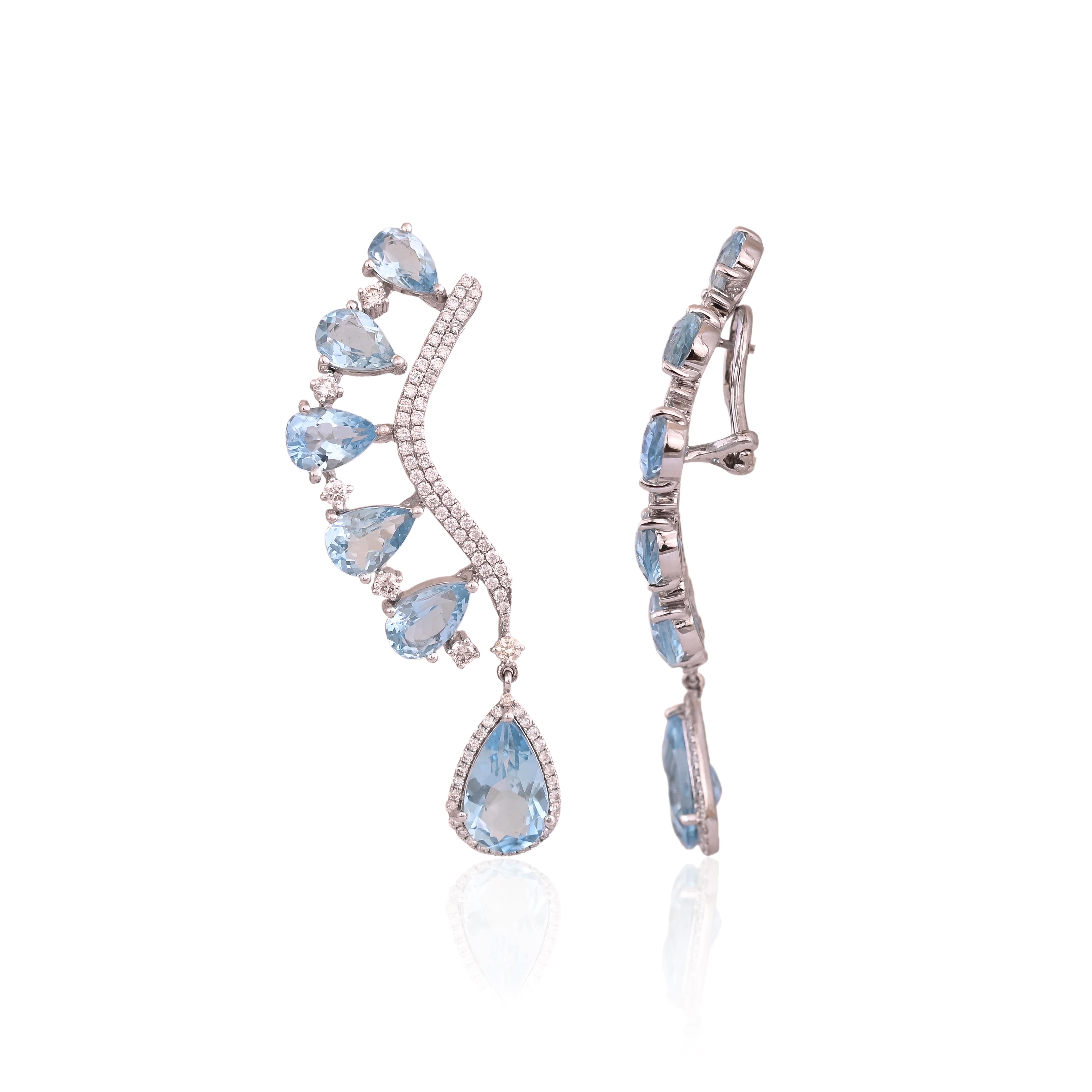 Moderne Boucles d'oreilles chandelier en or blanc 18 carats, aigue-marine et diamants 16,63 carats en vente