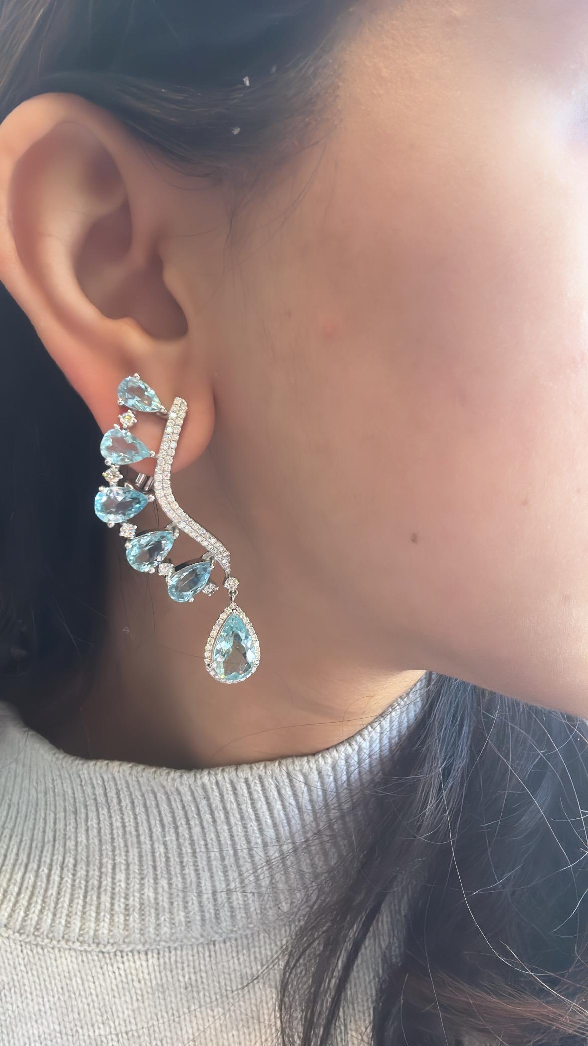 Women's or Men's Set in 18K White Gold, 16.63 carats, Aquamarine & Diamonds Chandelier Earrings For Sale