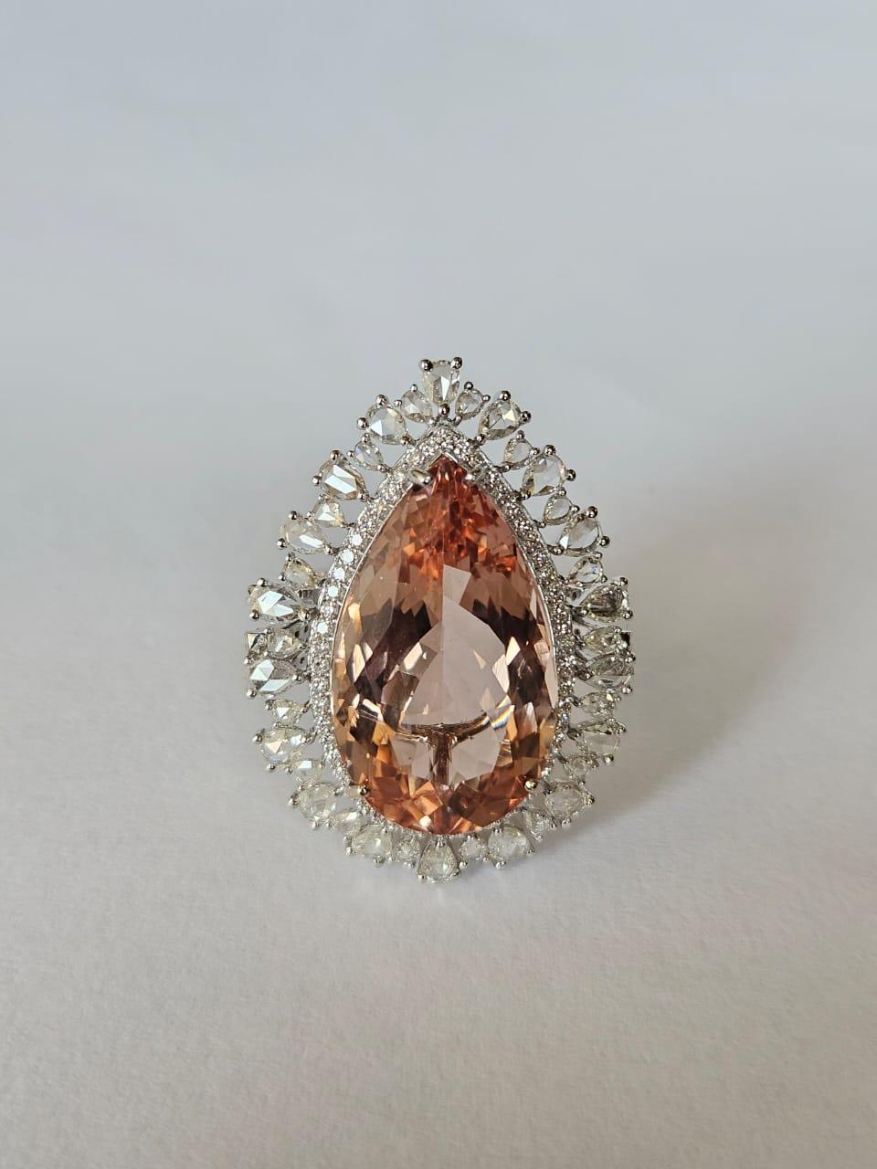 Ein sehr schöner und prächtiger Morganit-Cocktailring im modernen Stil, gefasst in 18K Weißgold und Diamanten. Das Gewicht des birnenförmigen Morganits beträgt 18.09 Karat. Das Gesamtgewicht der Diamanten beträgt 2.06 Karat. Netto 18K Gold Gewicht