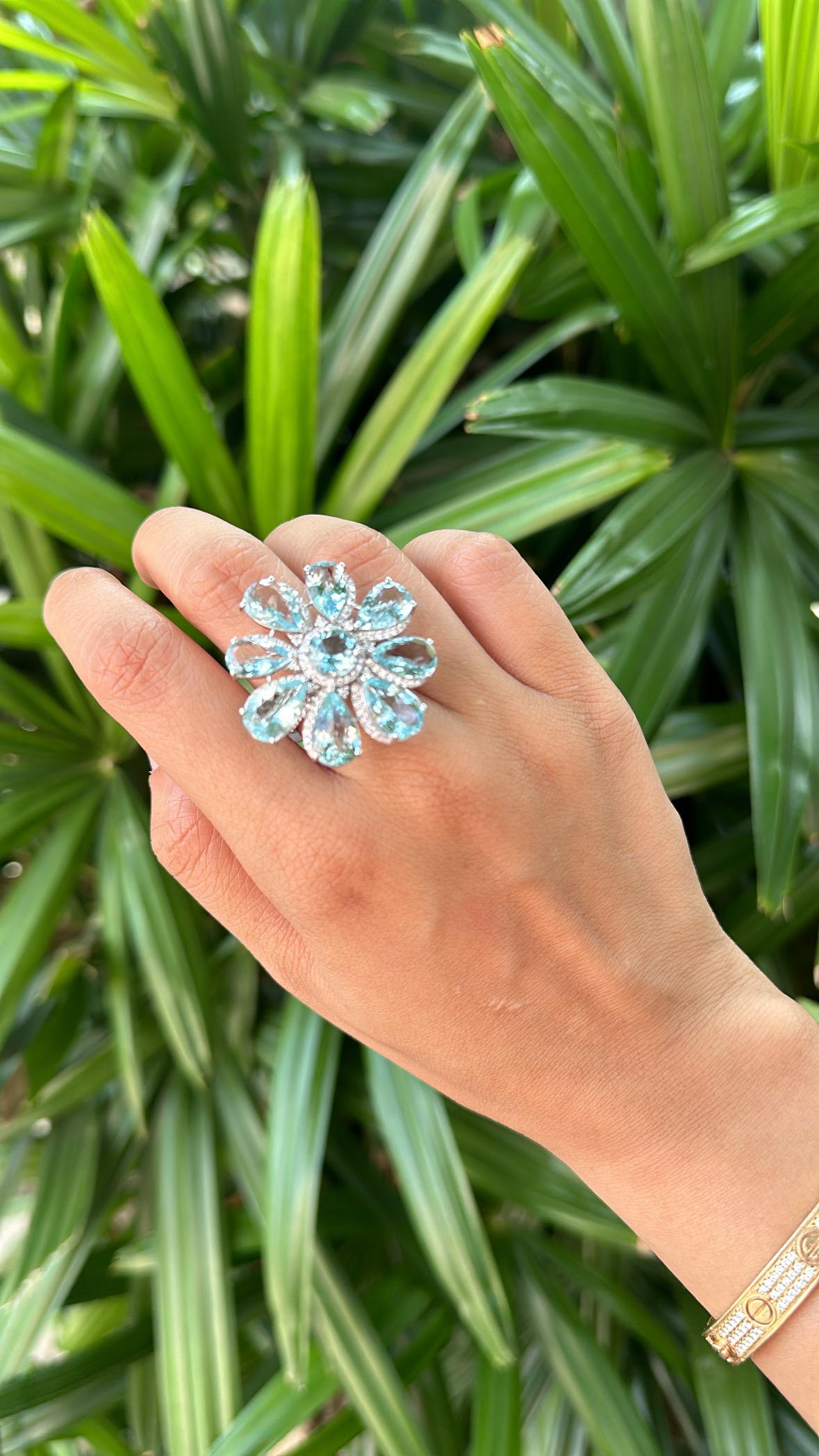 Set in 18K White Gold, 18.94 carats Aquamarine & Diamond oversized Cocktail Ring For Sale 7