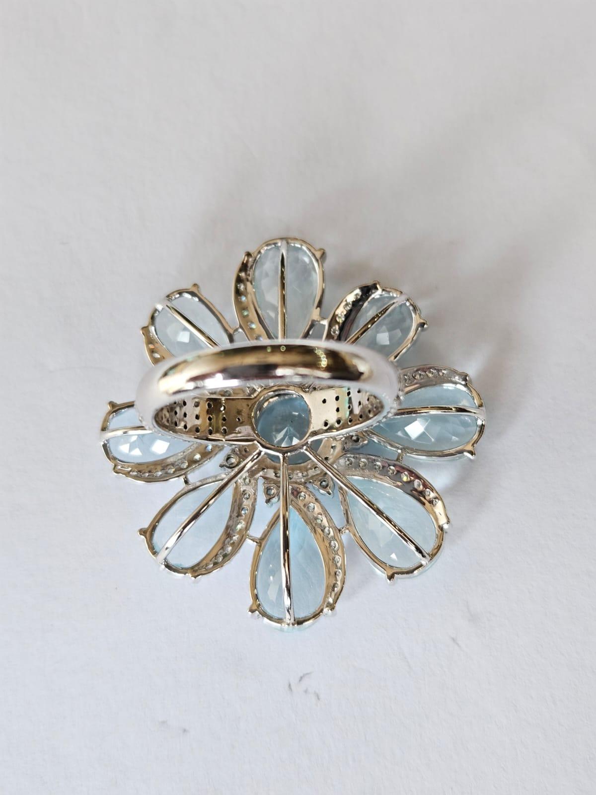 Modern Set in 18K White Gold, 18.94 carats Aquamarine & Diamond oversized Cocktail Ring For Sale