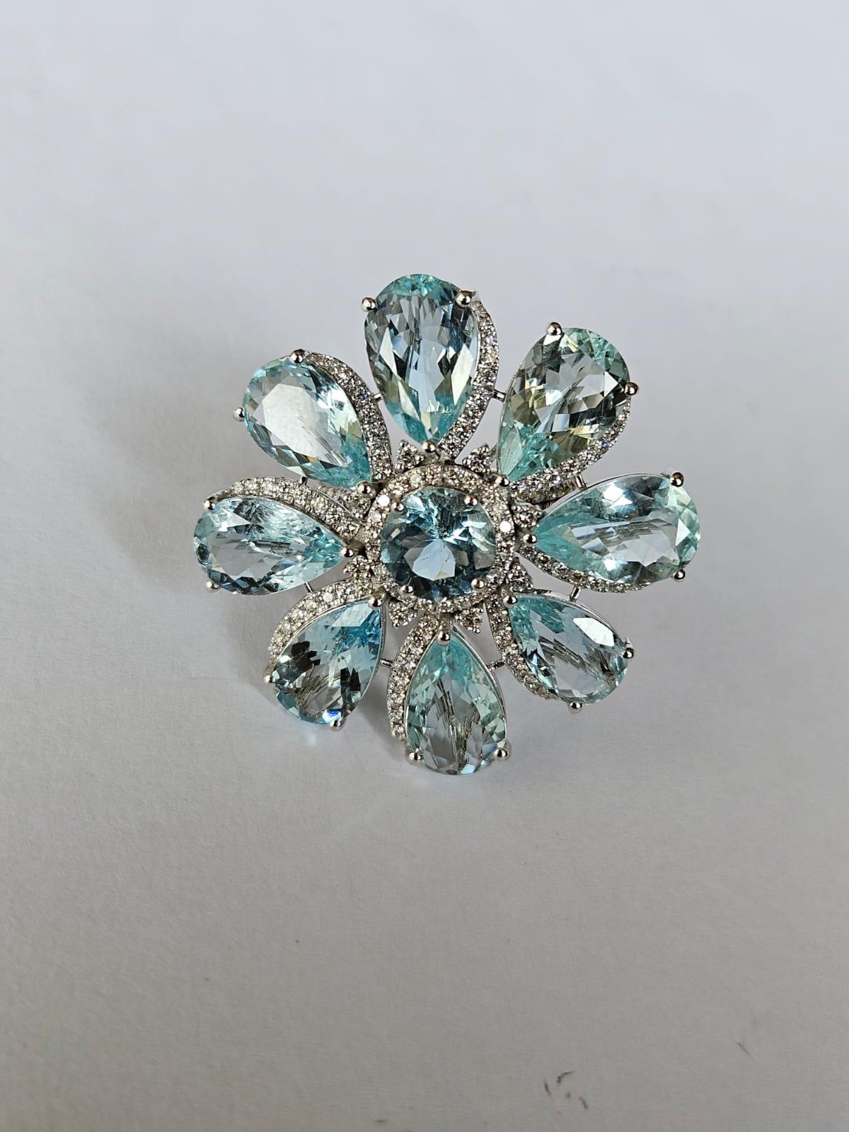 Set in 18K White Gold, 18.94 carats Aquamarine & Diamond oversized Cocktail Ring In New Condition For Sale In Hong Kong, HK