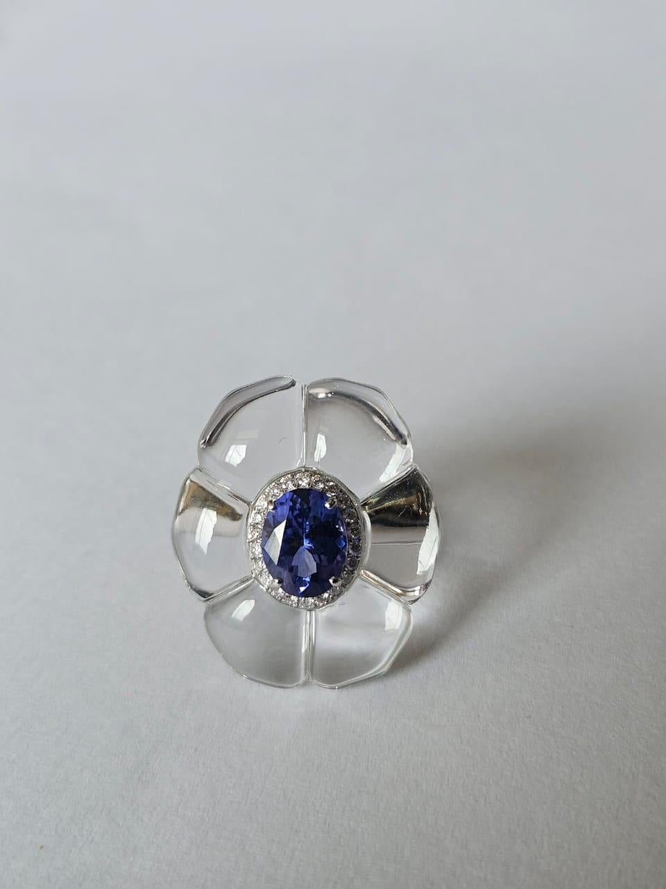 Anello da cocktail con tanzanite, cristalli e diamanti, in oro bianco 18 carati, 2,00 carati In condizioni Nuovo in vendita a Hong Kong, HK