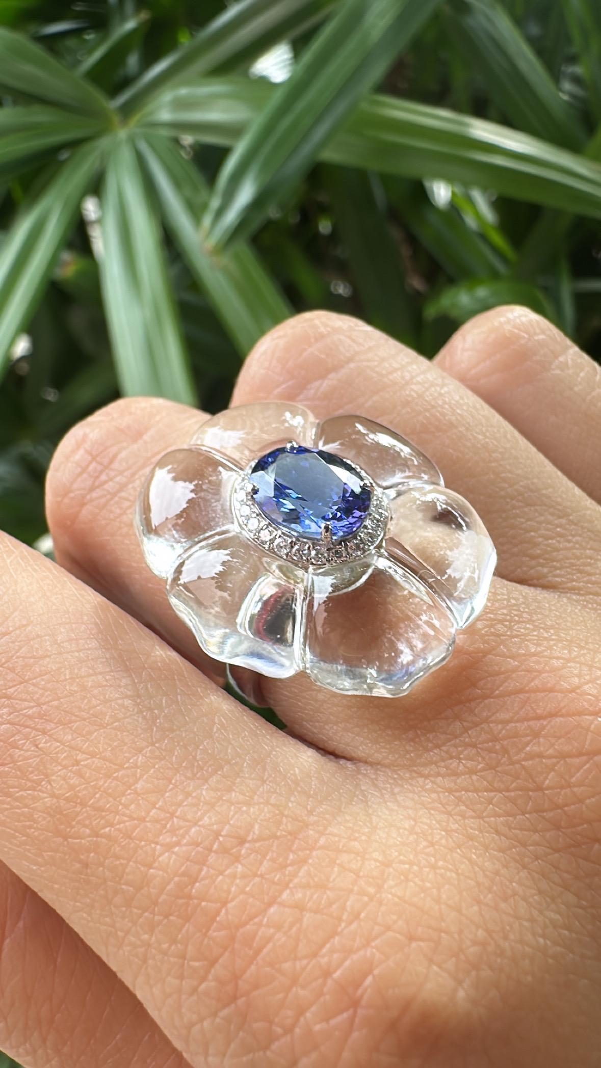 Anello da cocktail con tanzanite, cristalli e diamanti, in oro bianco 18 carati, 2,00 carati in vendita 1